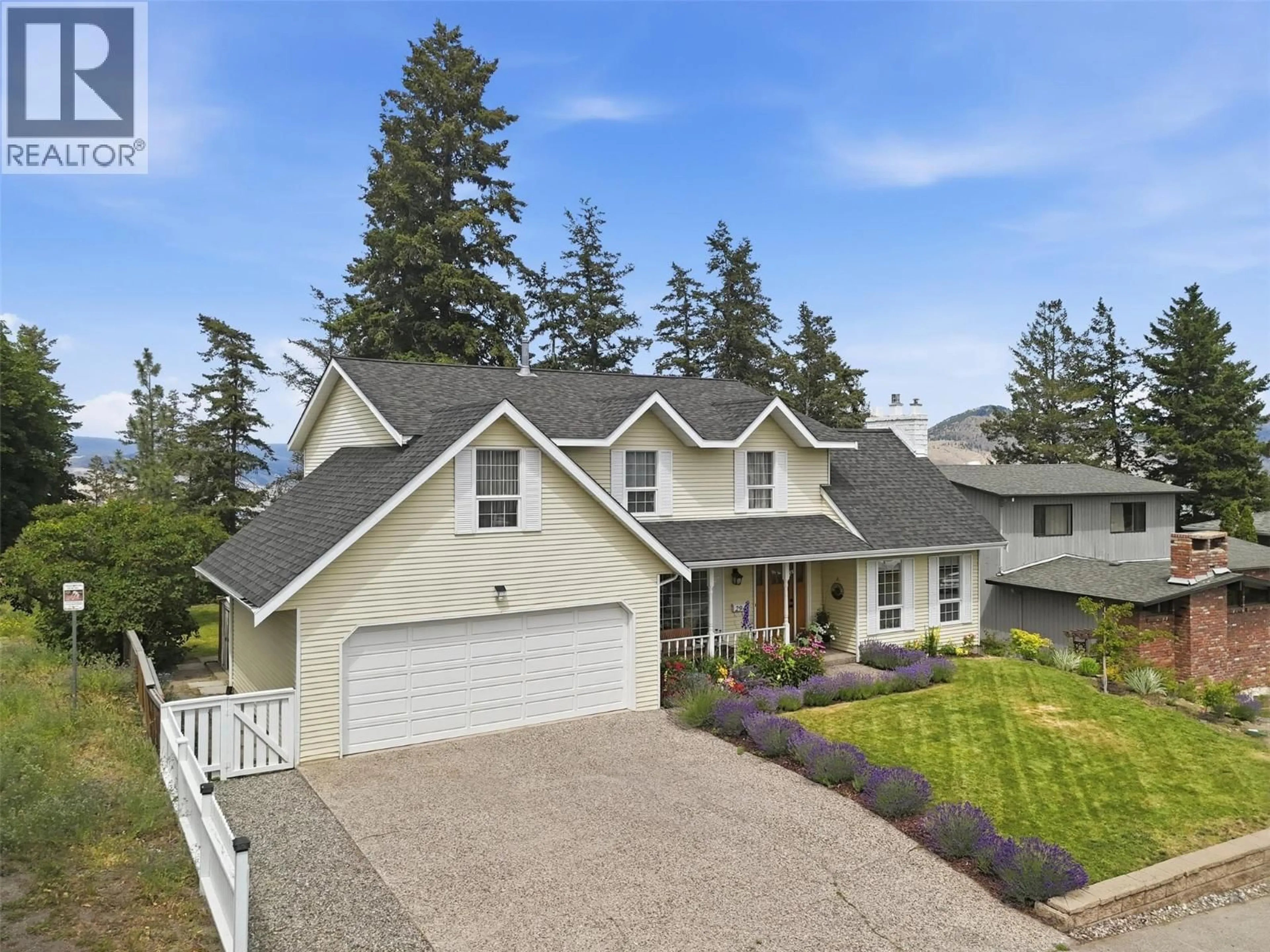 A pic from outside/outdoor area/front of a property/back of a property/a pic from drone, street for 294 ROBSON DRIVE, Kamloops British Columbia V2E1W1