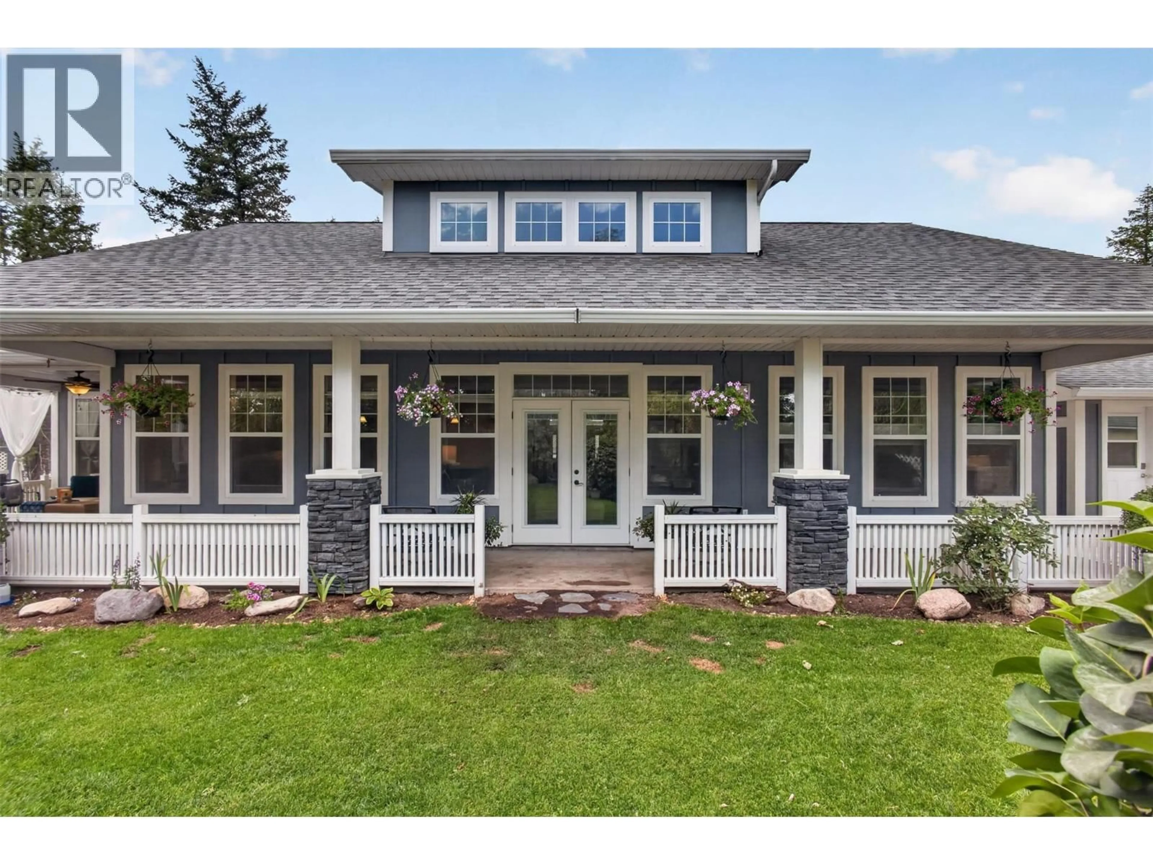 Home with vinyl exterior material, unknown for 7272 DUNWATERS ROAD, Kelowna British Columbia V1Z3W4