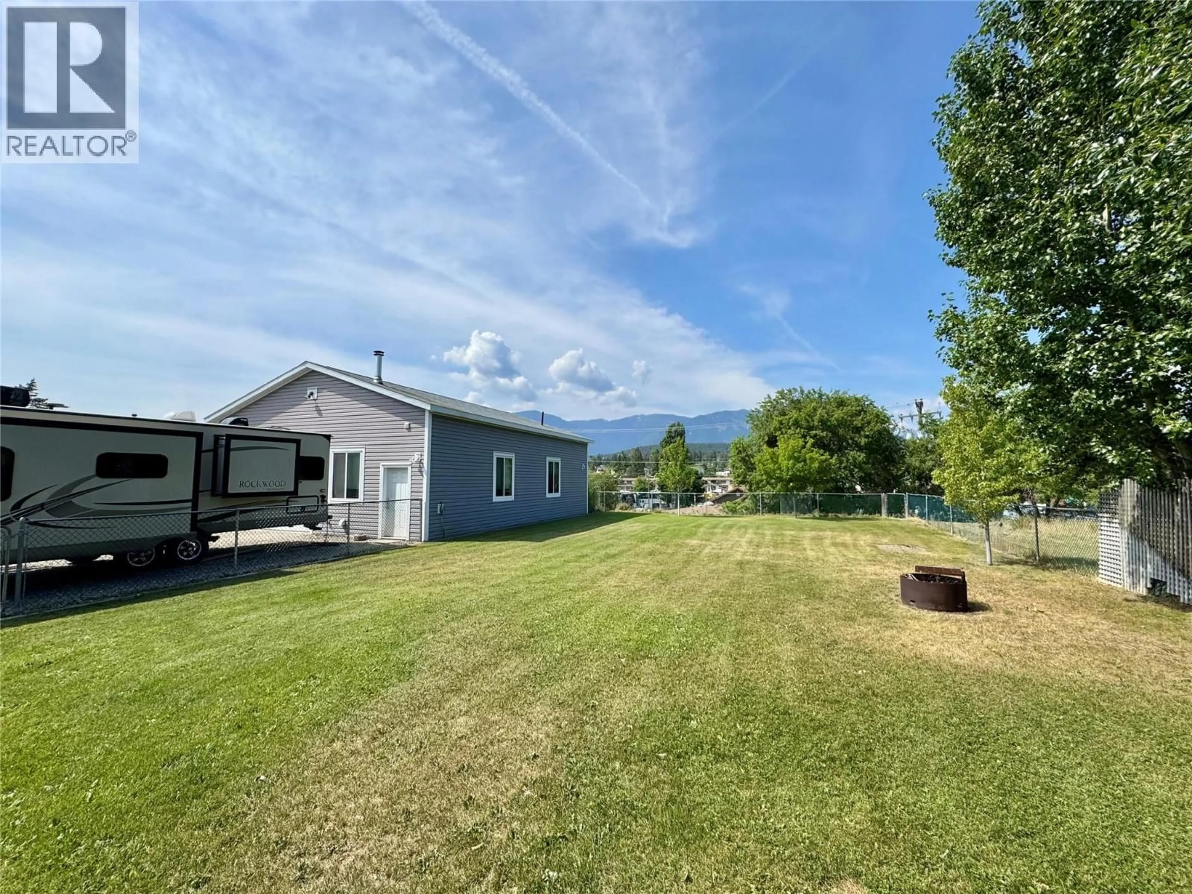 A pic from outside/outdoor area/front of a property/back of a property/a pic from drone, mountain view for 910 5TH AVE AVENUE, Invermere British Columbia V0A1K0