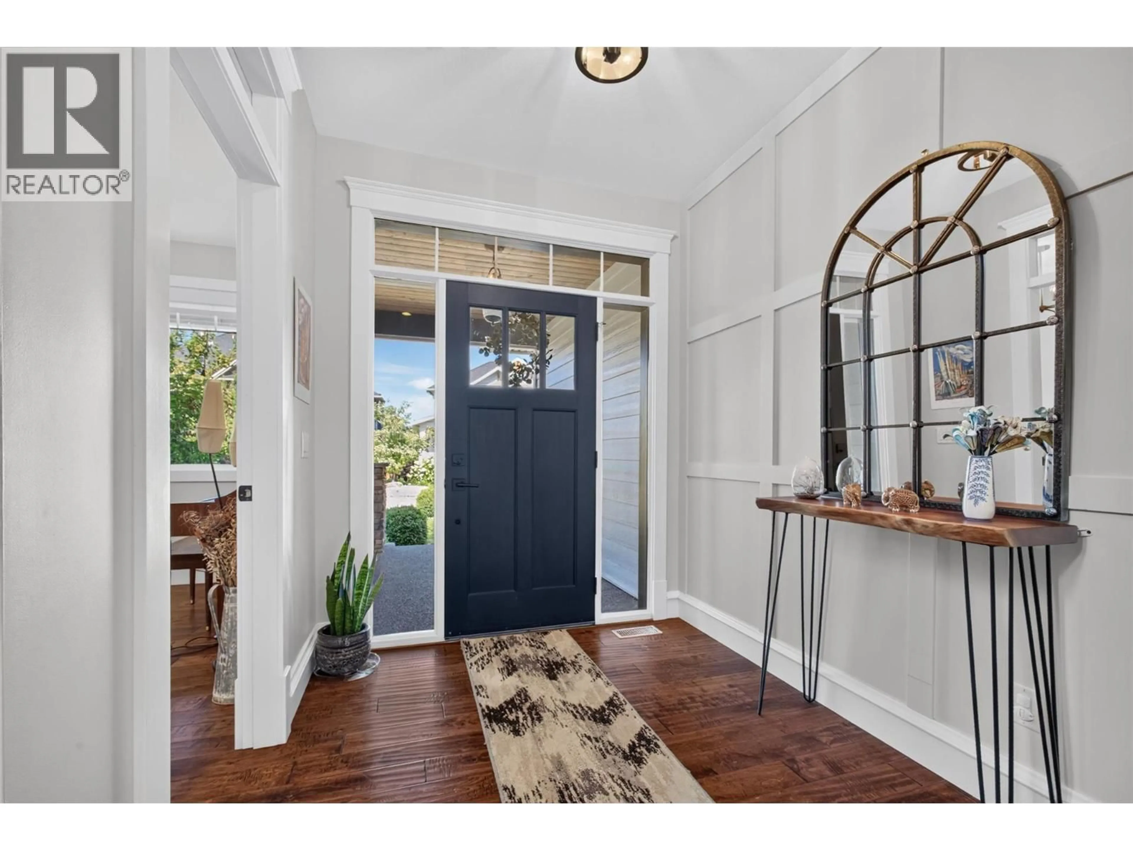 Indoor entryway for 5507 LEE LANE, Kelowna British Columbia V1W5H2