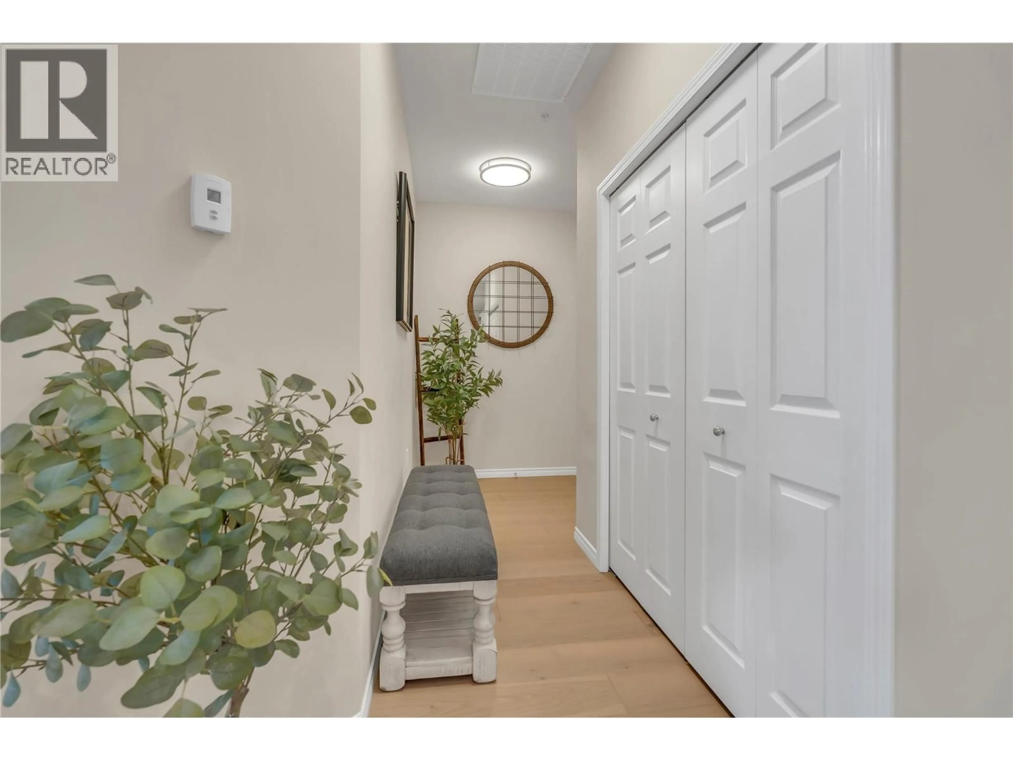 Indoor entryway for 1102 - 3362 SKAHA LAKE ROAD, Penticton British Columbia V2A6G4