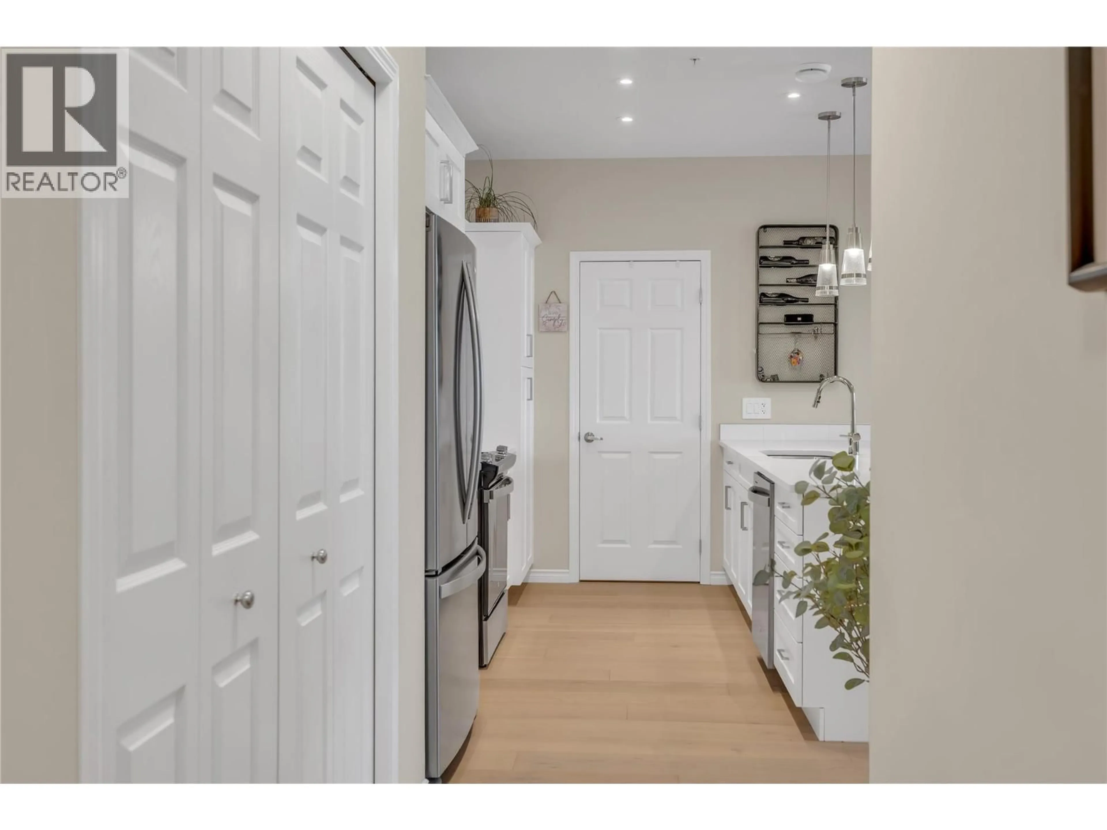 Indoor entryway for 1102 - 3362 SKAHA LAKE ROAD, Penticton British Columbia V2A6G4
