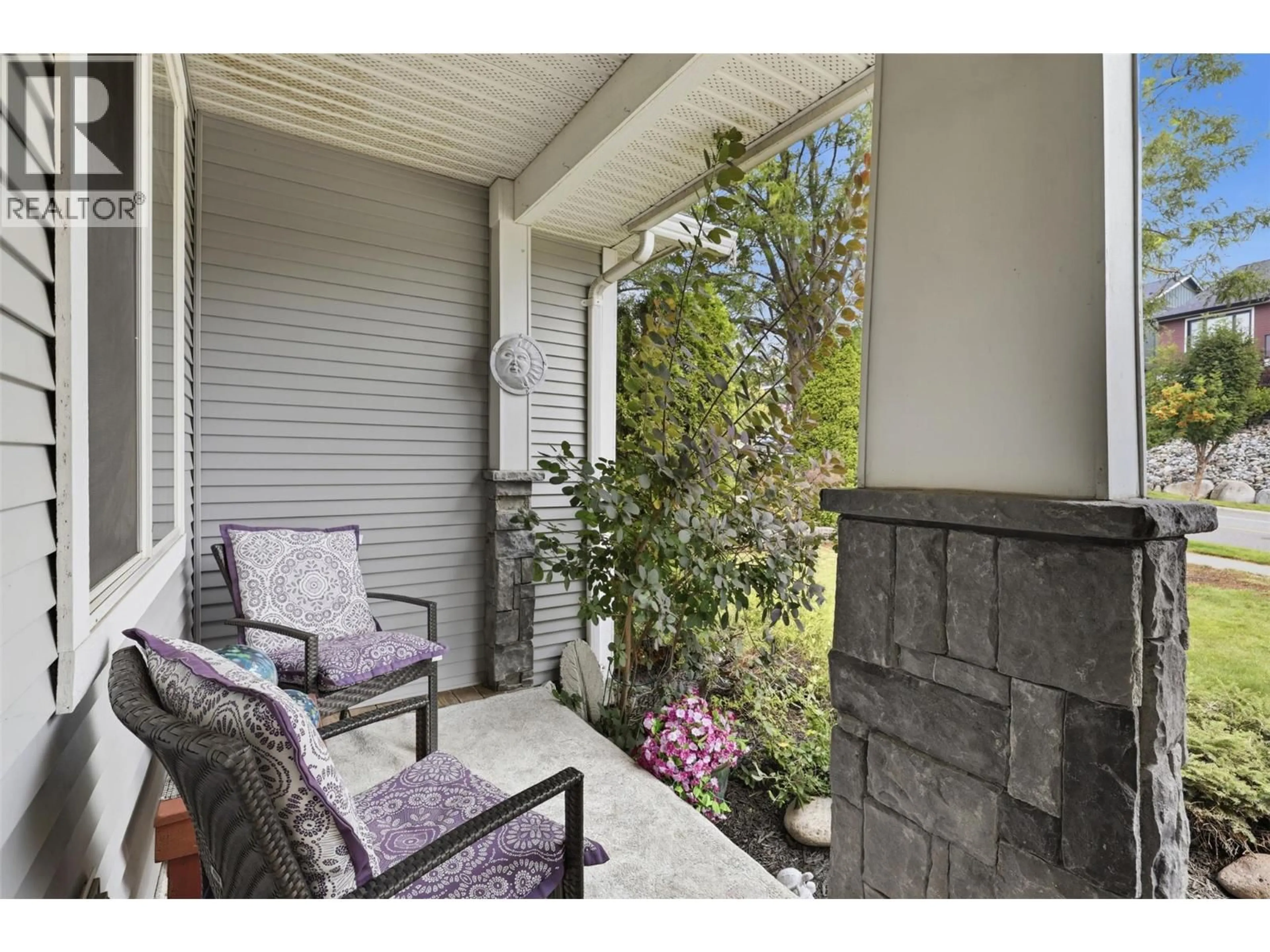 Patio, street for 404 SUN RIVERS DRIVE WEST, Kamloops British Columbia V2H1R6
