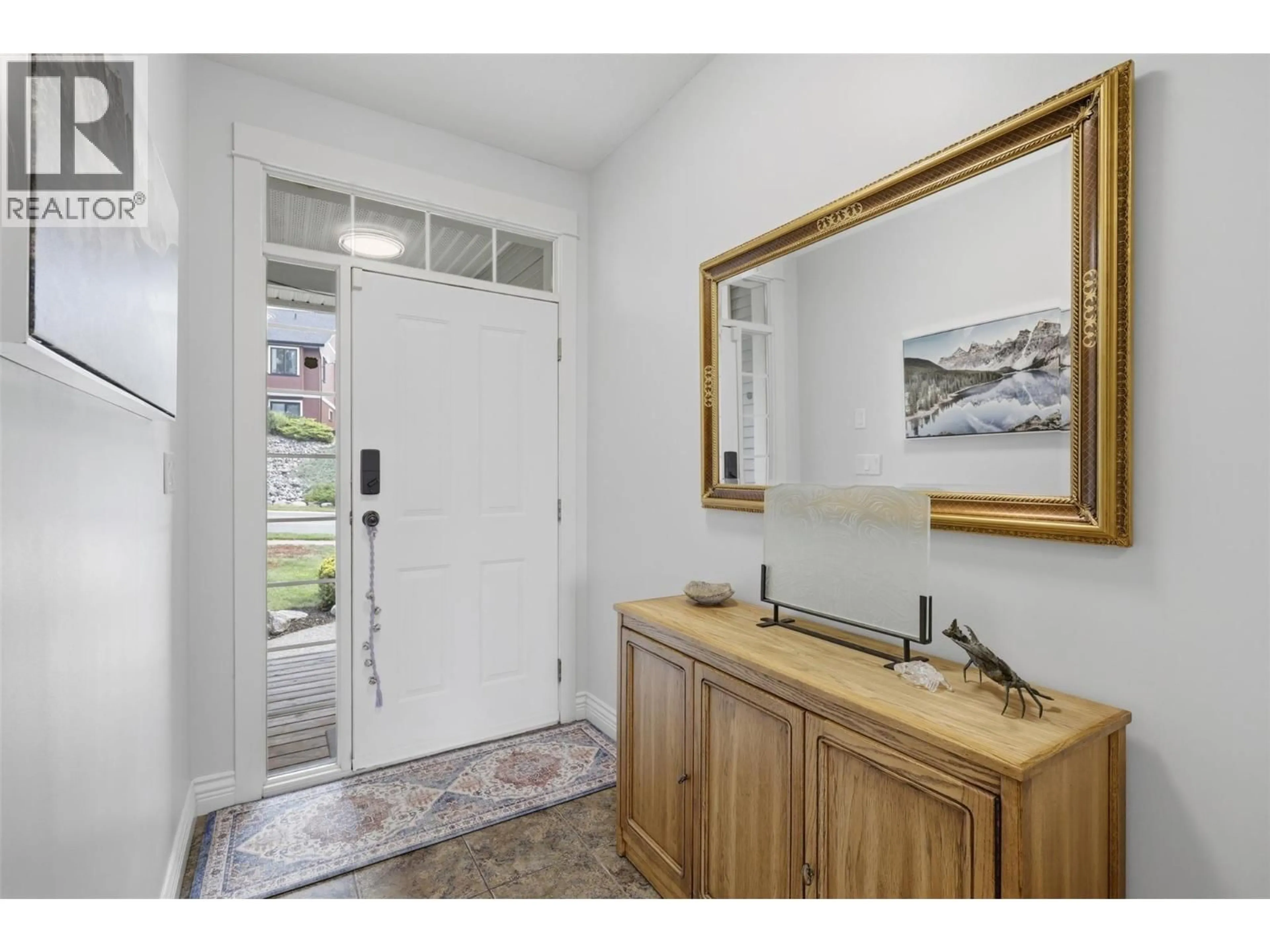 Indoor entryway for 404 SUN RIVERS DRIVE WEST, Kamloops British Columbia V2H1R6