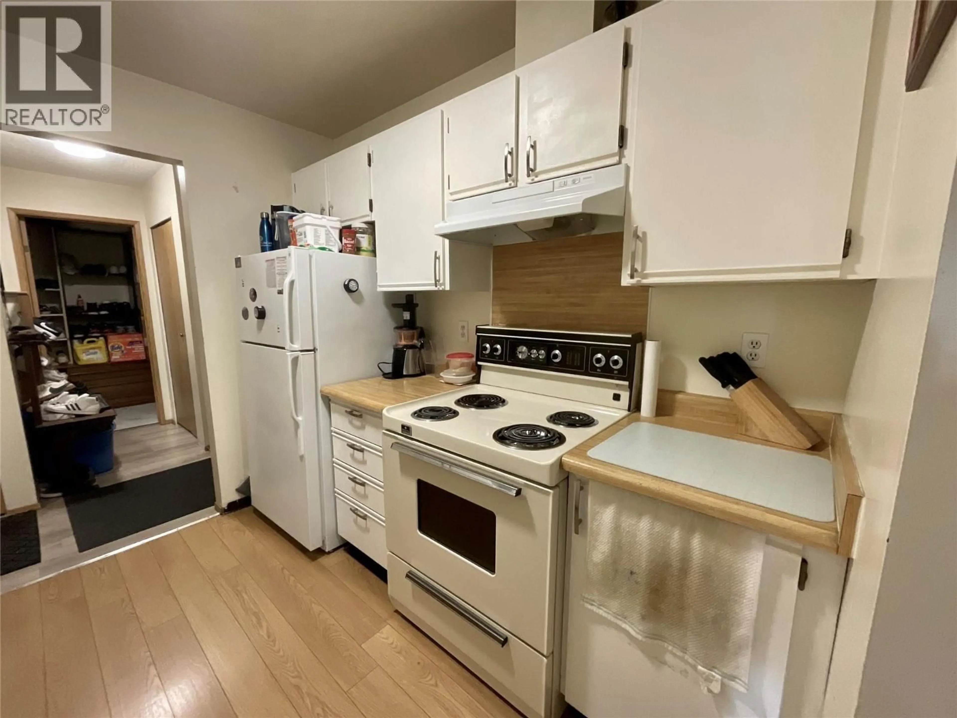 Standard kitchen, unknown for 306 - 108 SPRUCE AVENUE, Tumbler Ridge British Columbia V0C2W0