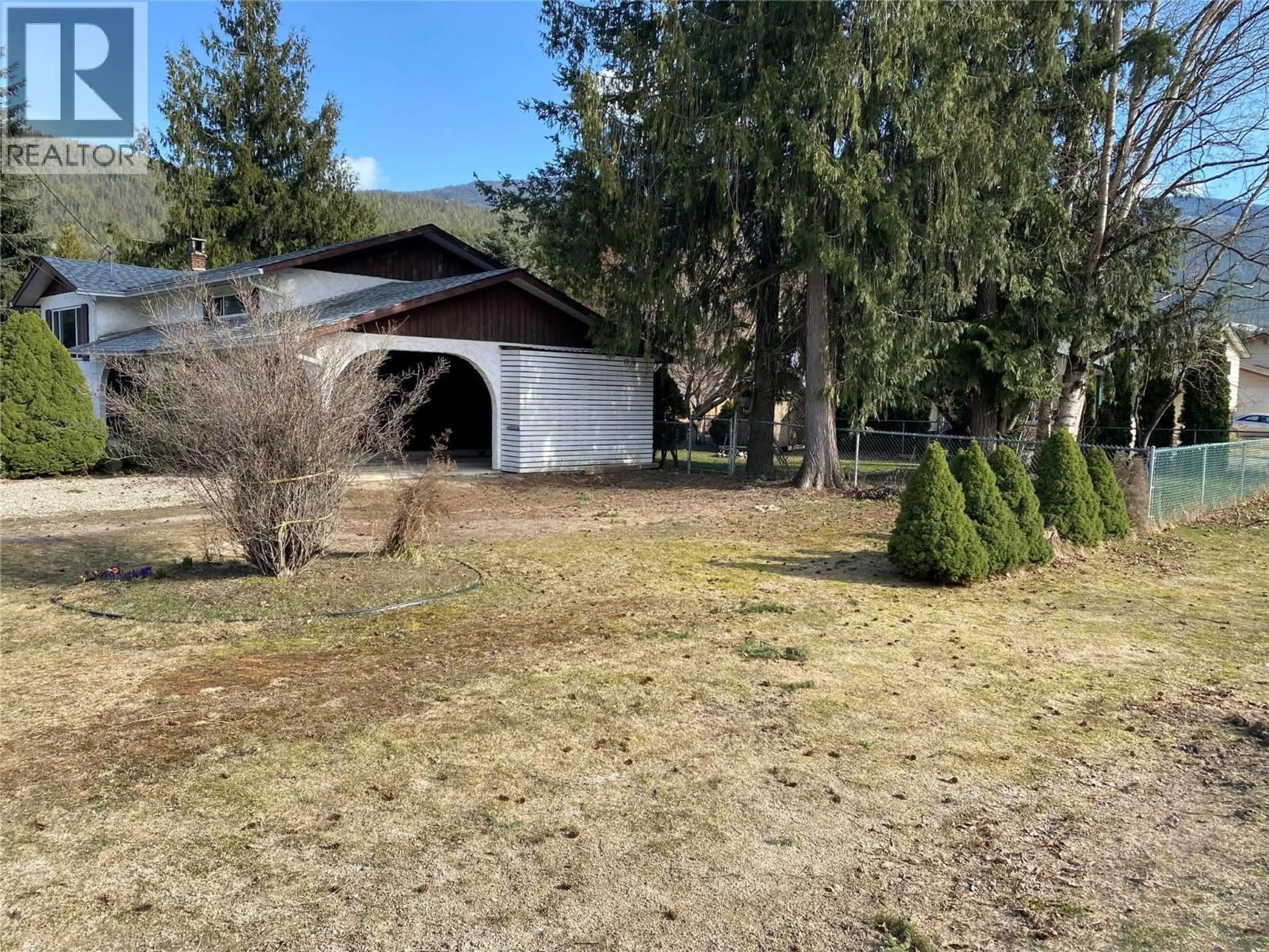 A pic from outside/outdoor area/front of a property/back of a property/a pic from drone, mountain view for 613 FOREST PARK STREET, Sicamous British Columbia V0E2V0