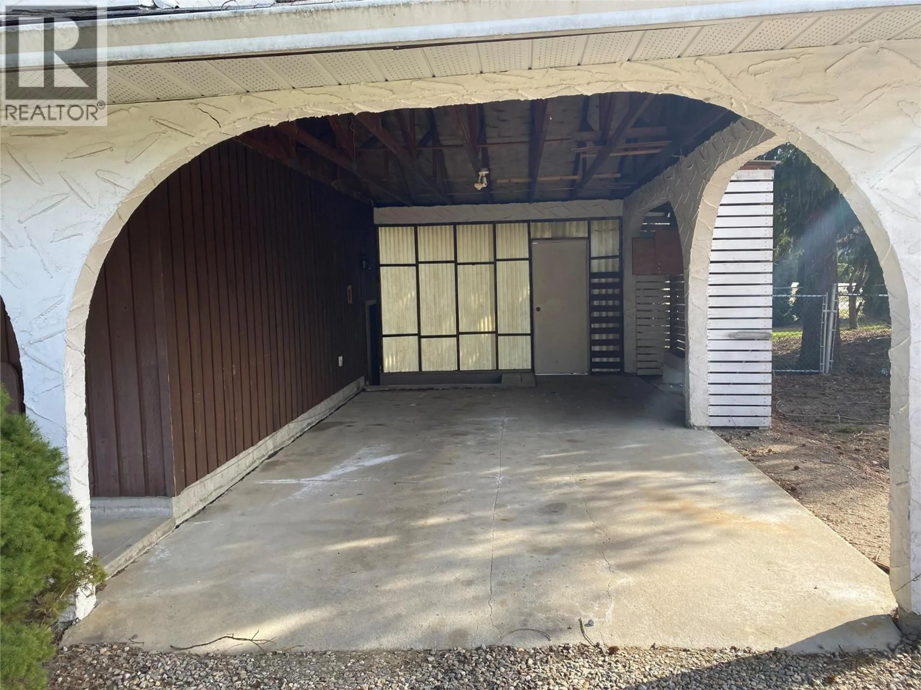 Indoor garage for 613 FOREST PARK STREET, Sicamous British Columbia V0E2V0