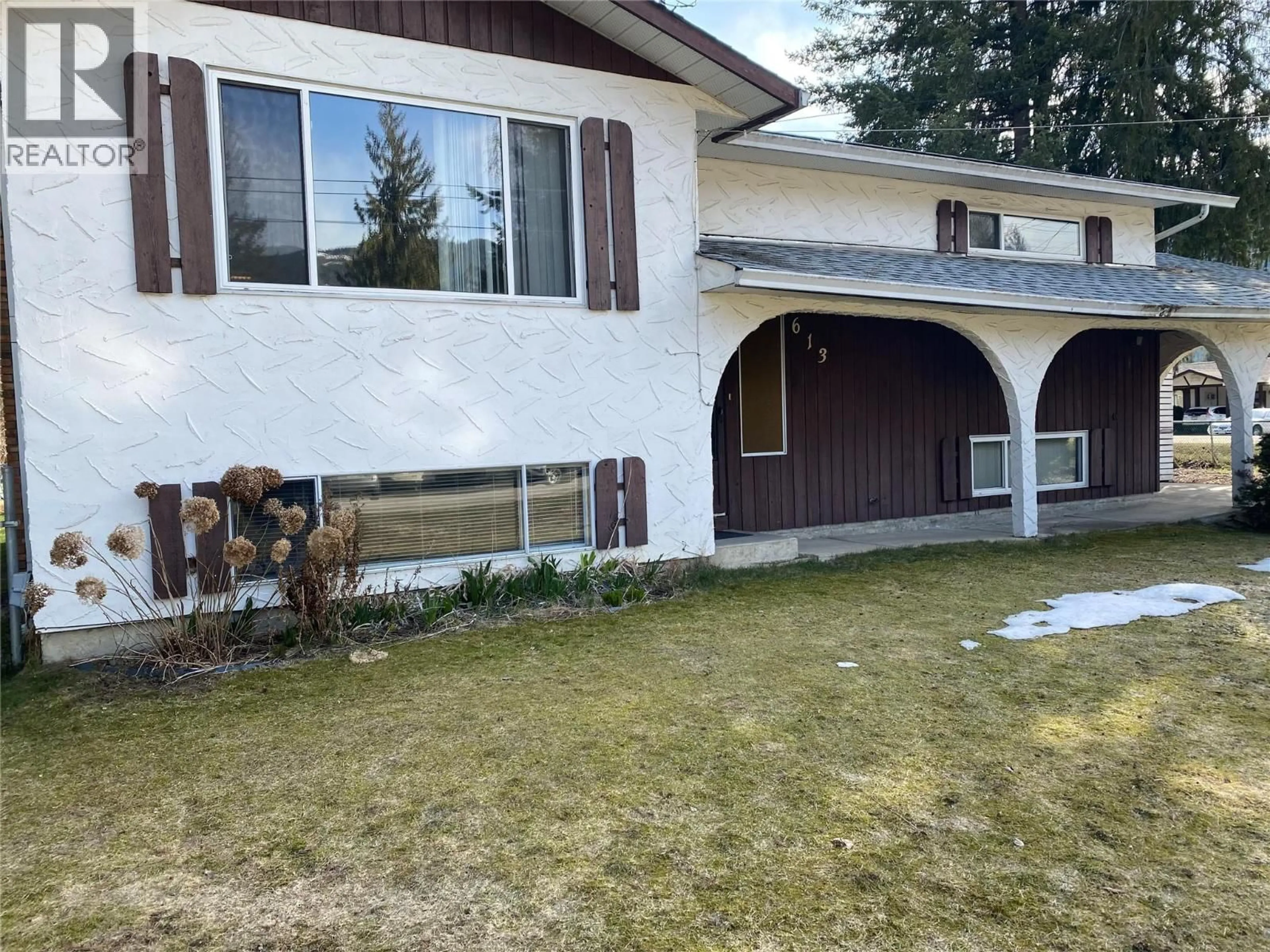 Home with vinyl exterior material, unknown for 613 FOREST PARK STREET, Sicamous British Columbia V0E2V0
