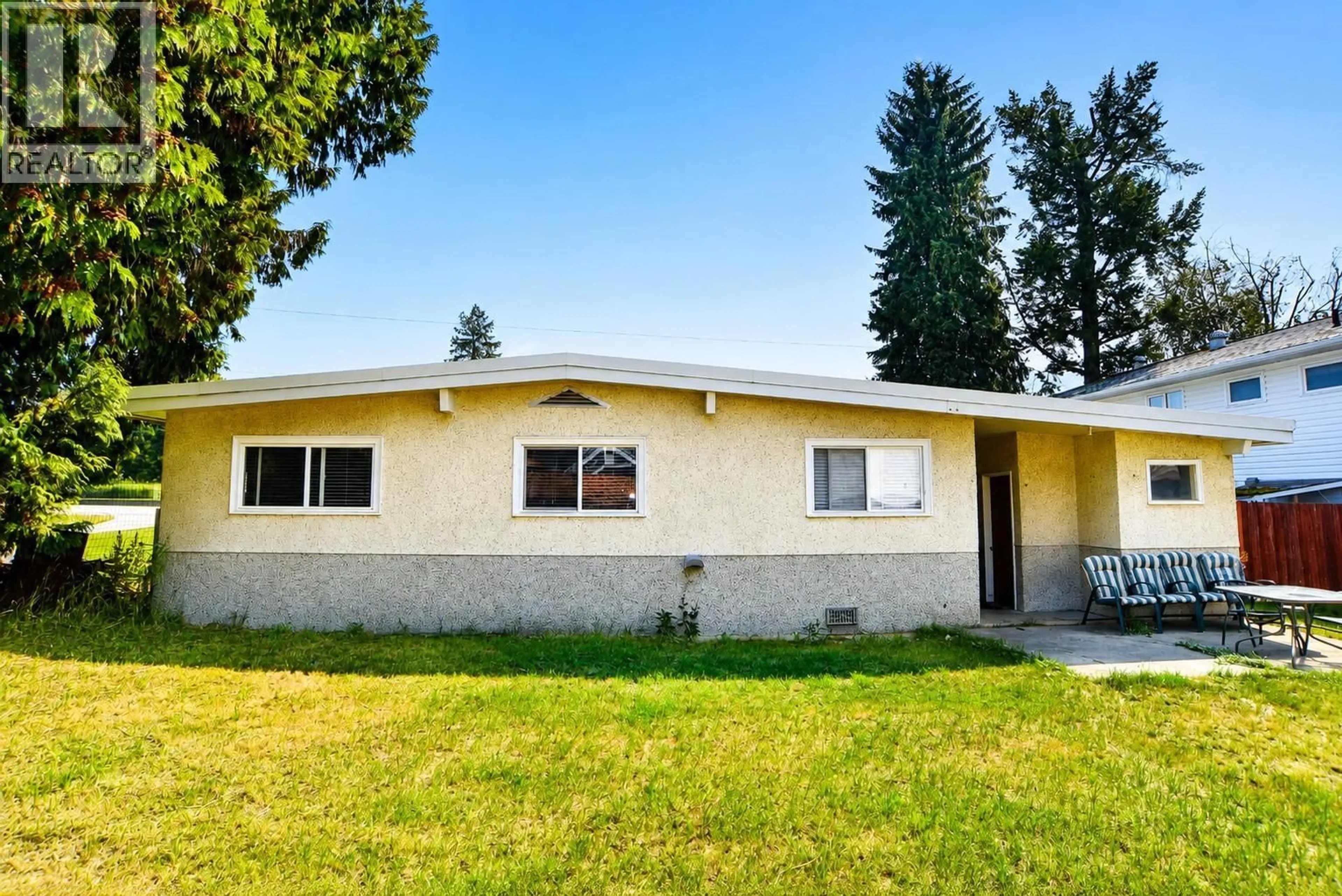 Home with vinyl exterior material, unknown for 2270 10TH AVENUE, Castlegar British Columbia V1N2Z7