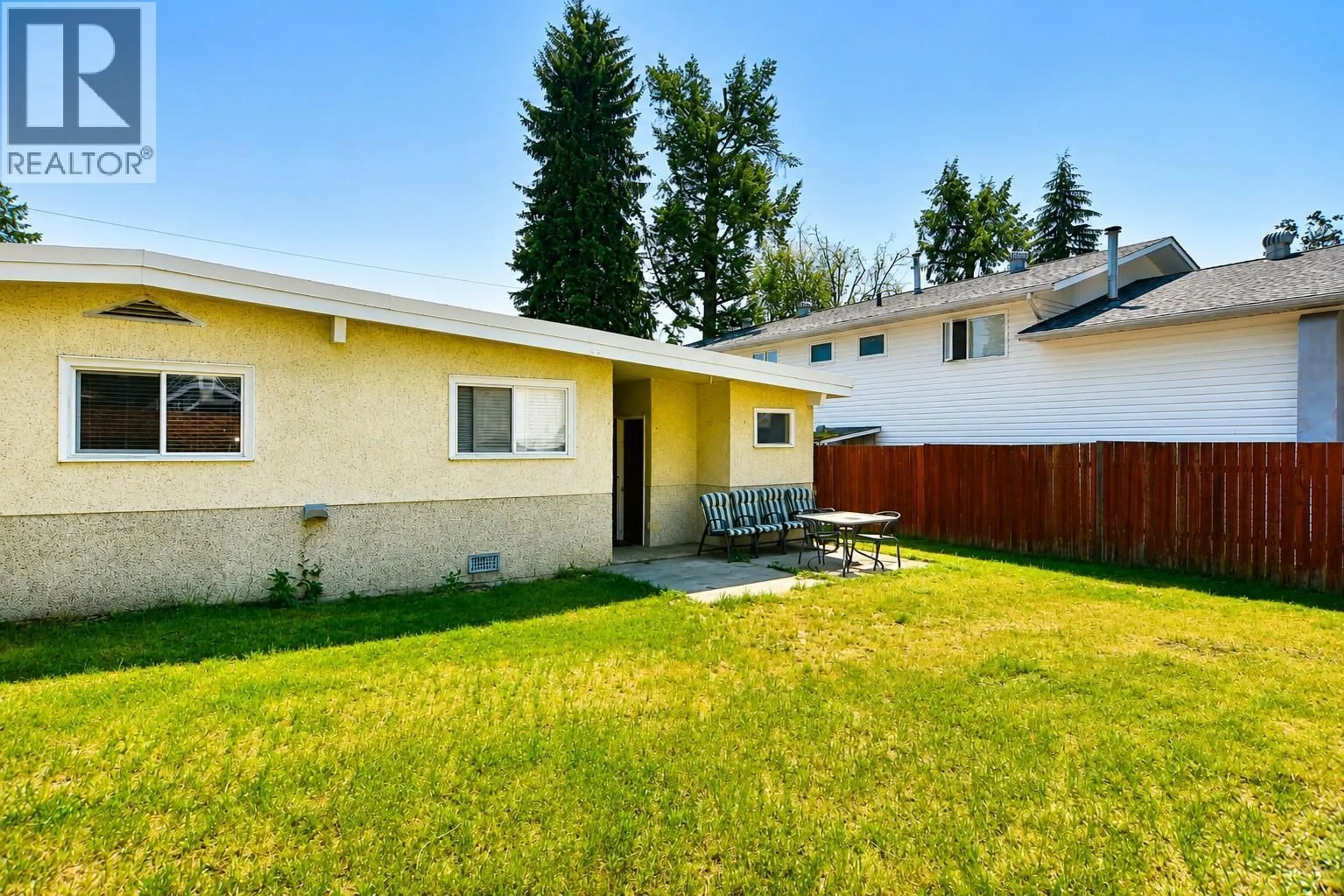 Home with vinyl exterior material, street for 2270 10TH AVENUE, Castlegar British Columbia V1N2Z7