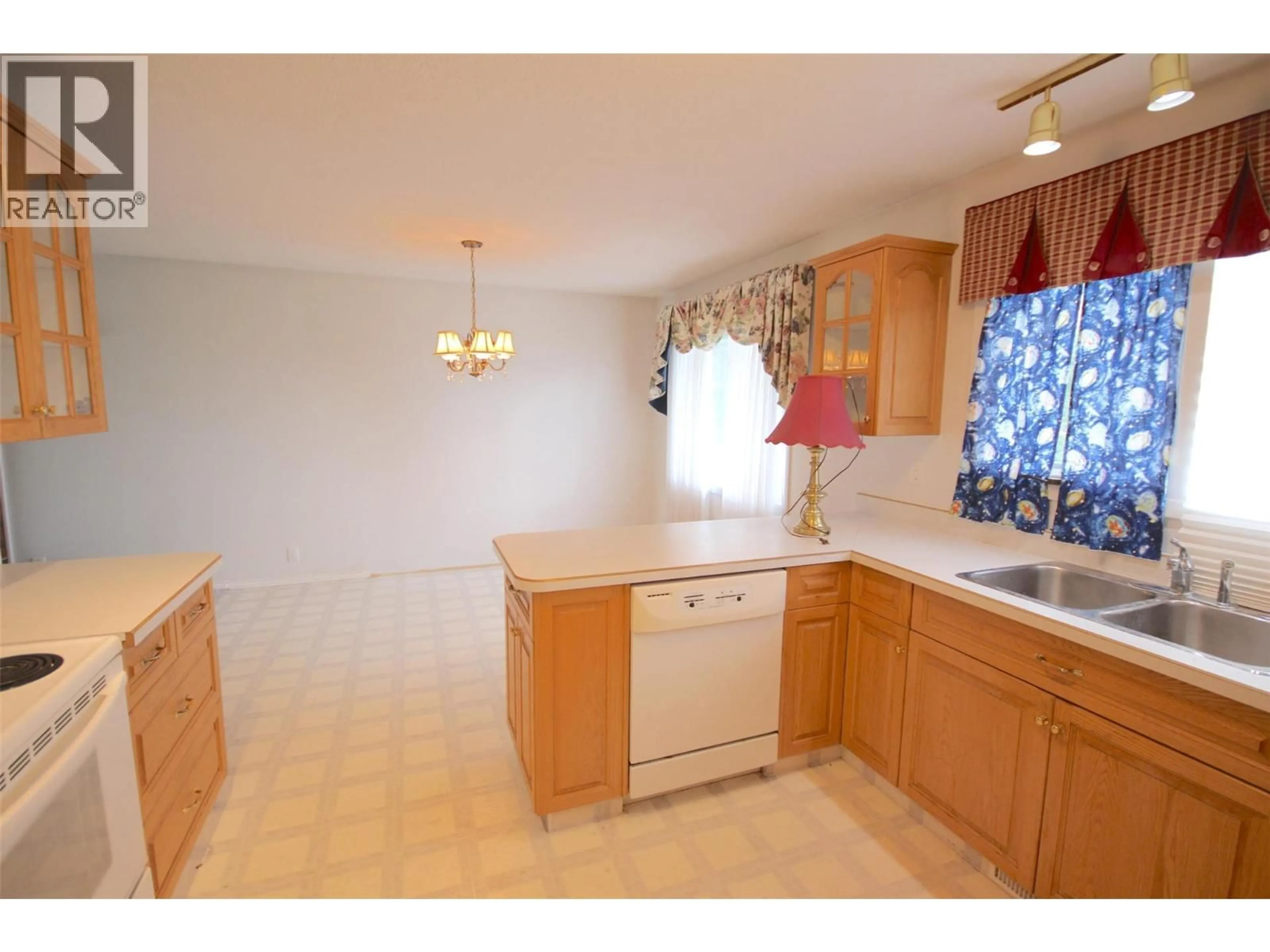 Standard kitchen, ceramic/tile floor for 11136 PARKVIEW DRIVE, Dawson Creek British Columbia V1G4A3
