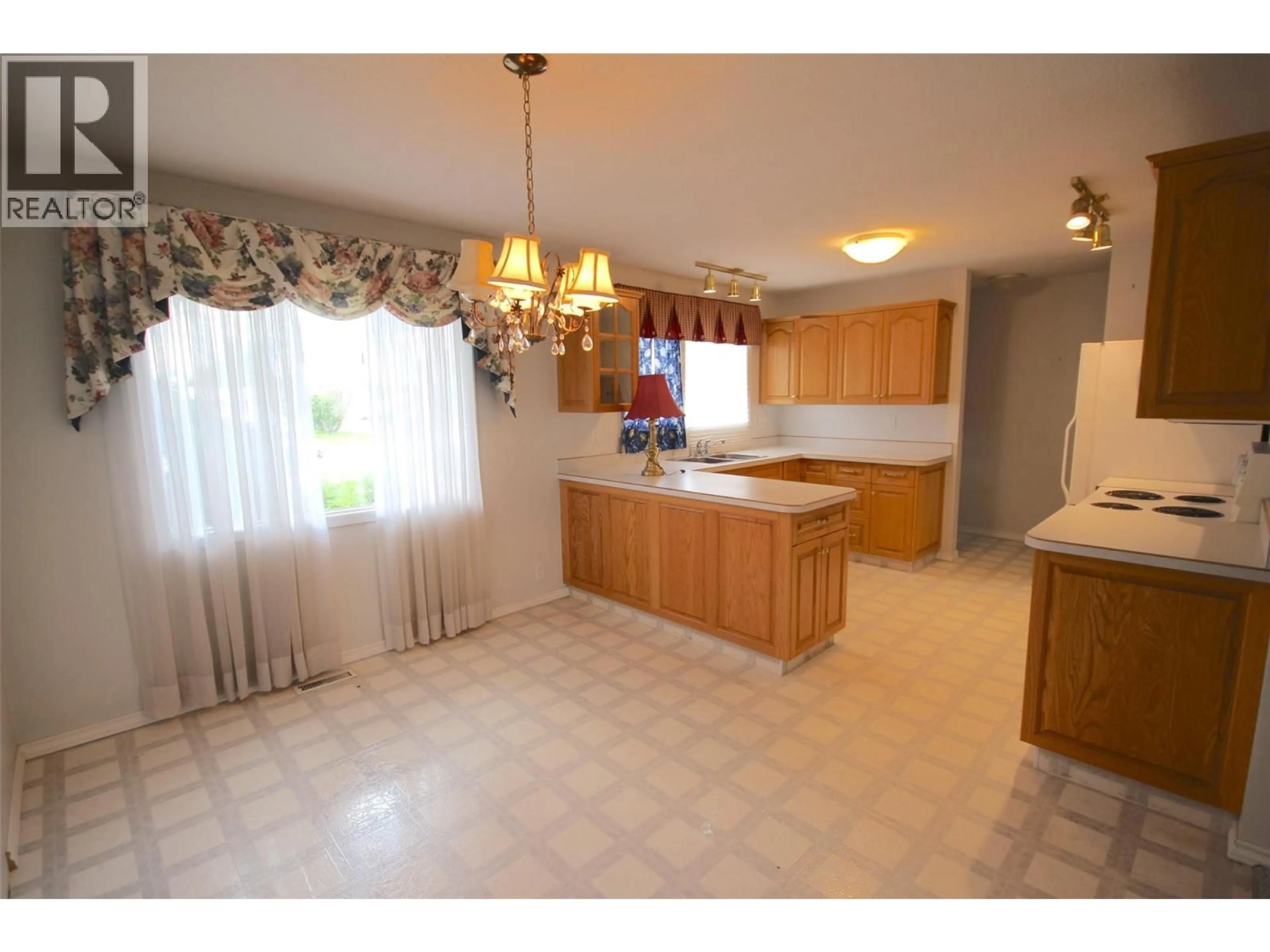 Open concept kitchen, ceramic/tile floor for 11136 PARKVIEW DRIVE, Dawson Creek British Columbia V1G4A3
