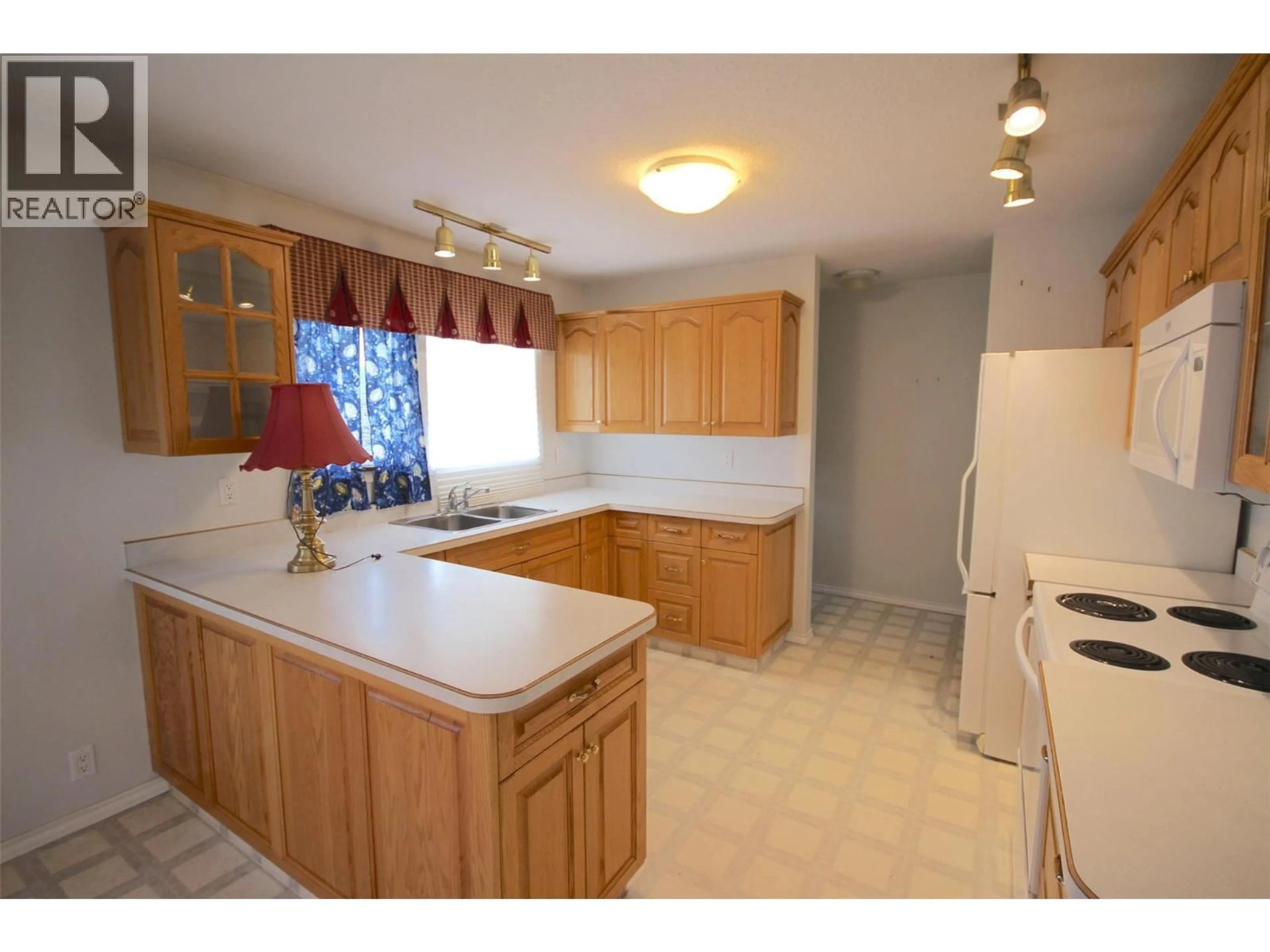Standard kitchen, unknown for 11136 PARKVIEW DRIVE, Dawson Creek British Columbia V1G4A3