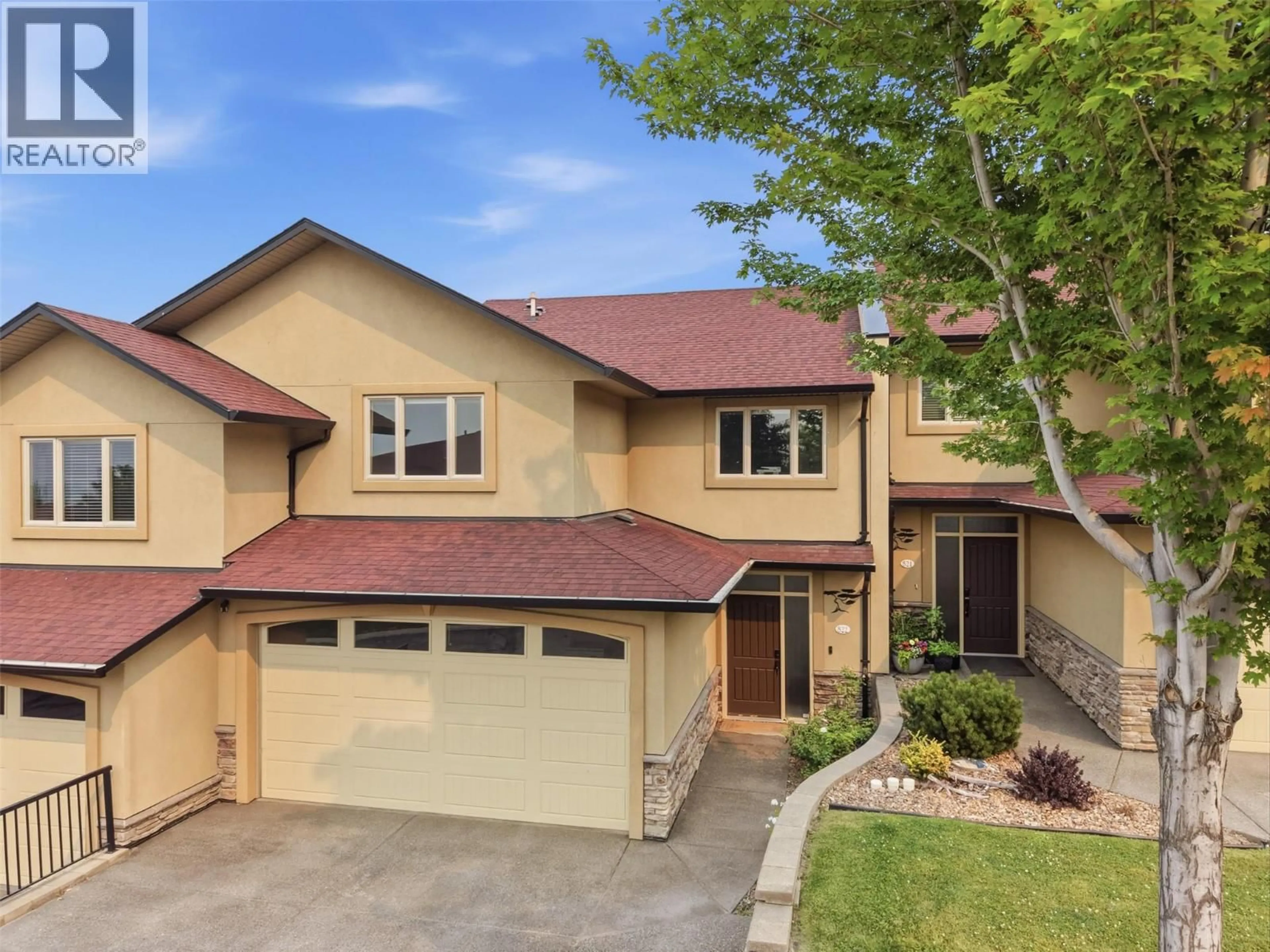 A pic from outside/outdoor area/front of a property/back of a property/a pic from drone, street for 822 - 15 HUDSON'S BAY TRAIL, Kamloops British Columbia V2C6S6