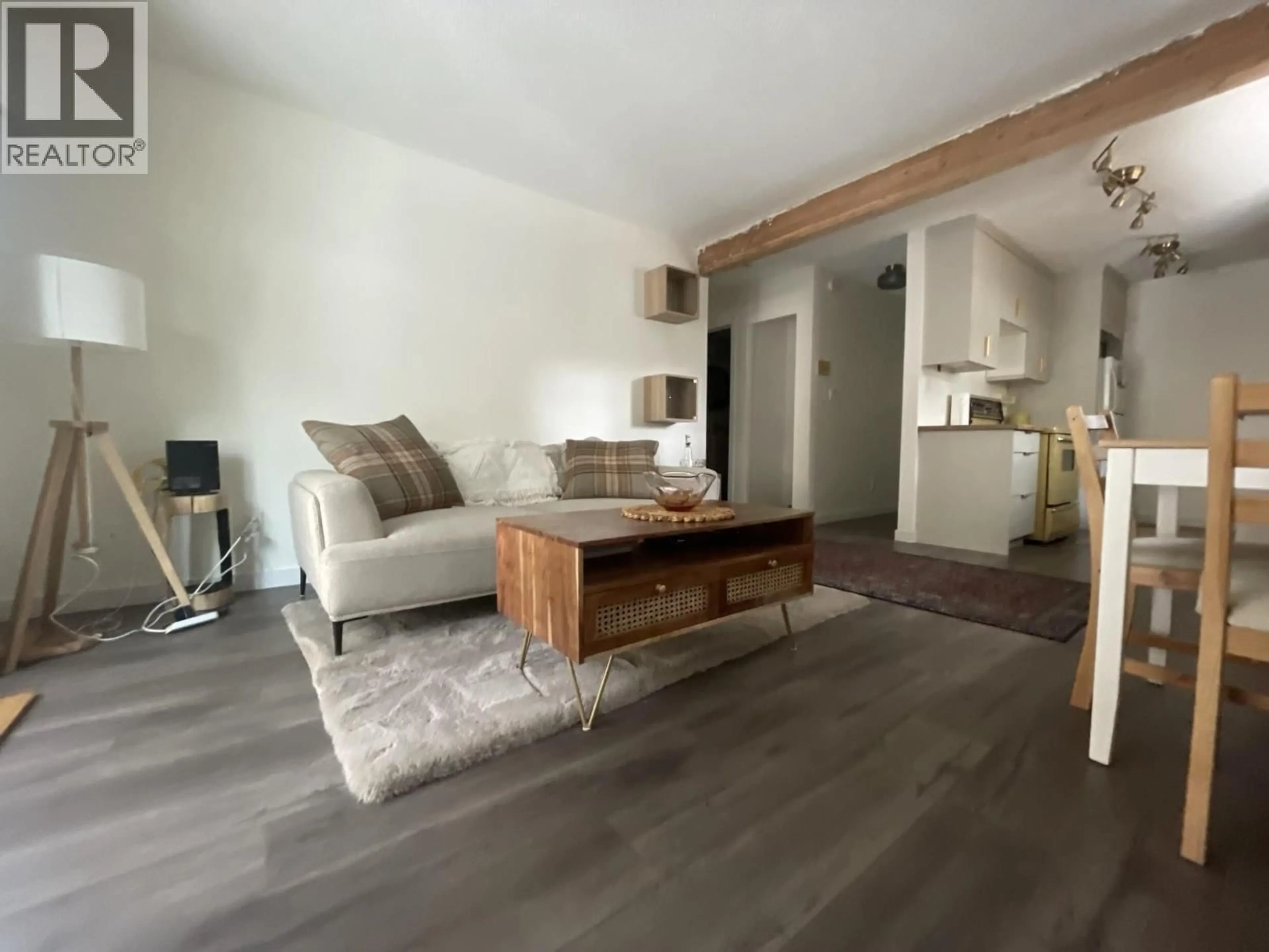 Living room with furniture, wood/laminate floor for 8 - 610 KNIGHTON ROAD, Kimberley British Columbia V1A1E2