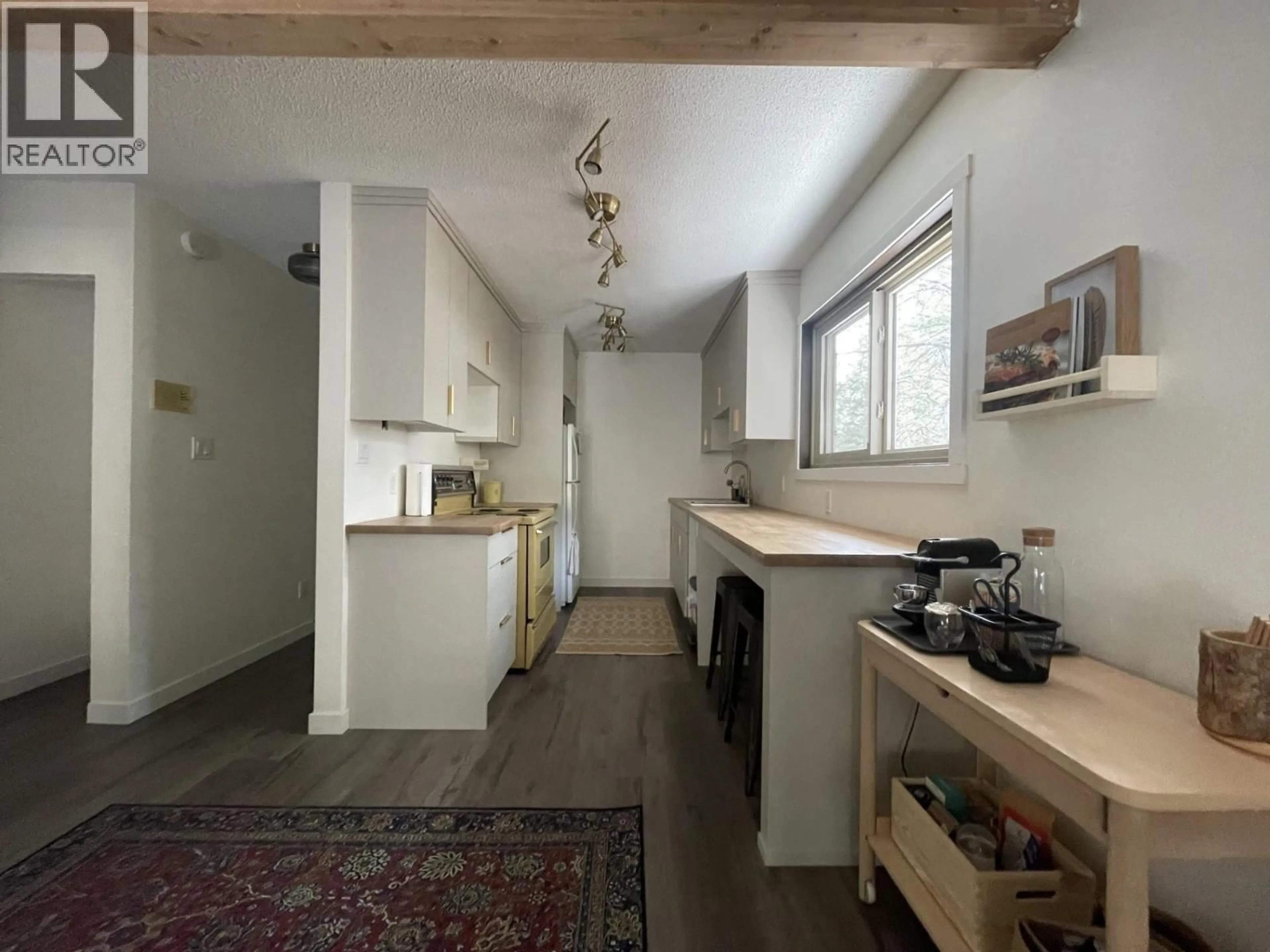 Standard kitchen, unknown for 8 - 610 KNIGHTON ROAD, Kimberley British Columbia V1A1E2