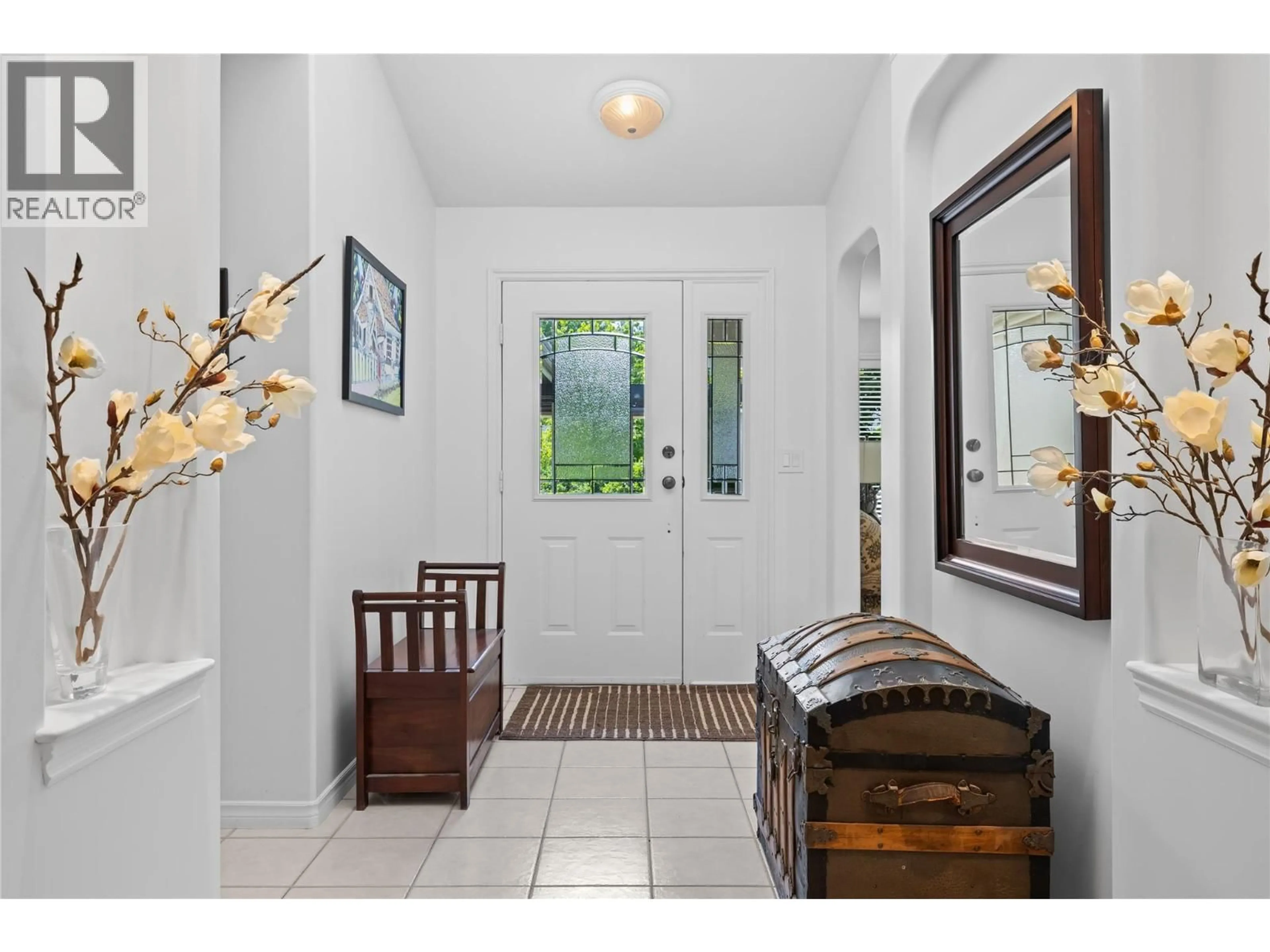 Indoor entryway for 3889 GALLAGHERS OTHER, Kelowna British Columbia V1W3Z9