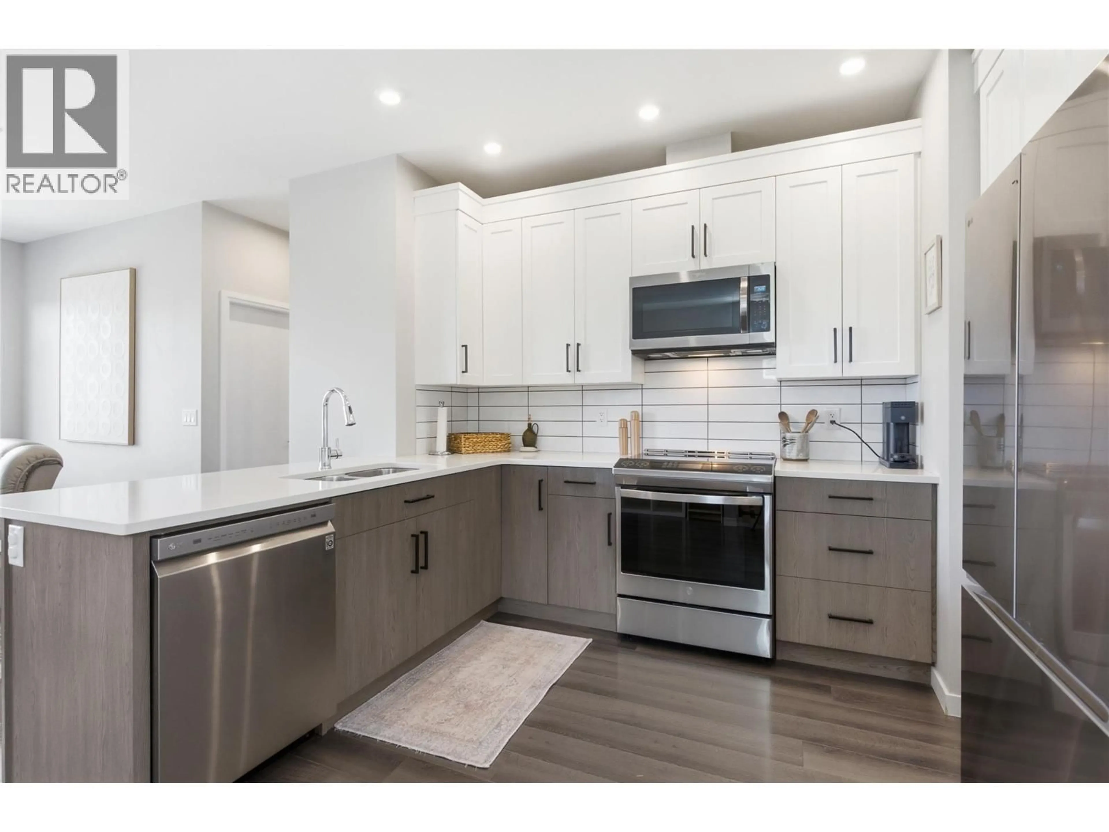 Open concept kitchen, unknown for 112 - 1993 QU'APPELLE BOULEVARD, Kamloops British Columbia V2E0C2