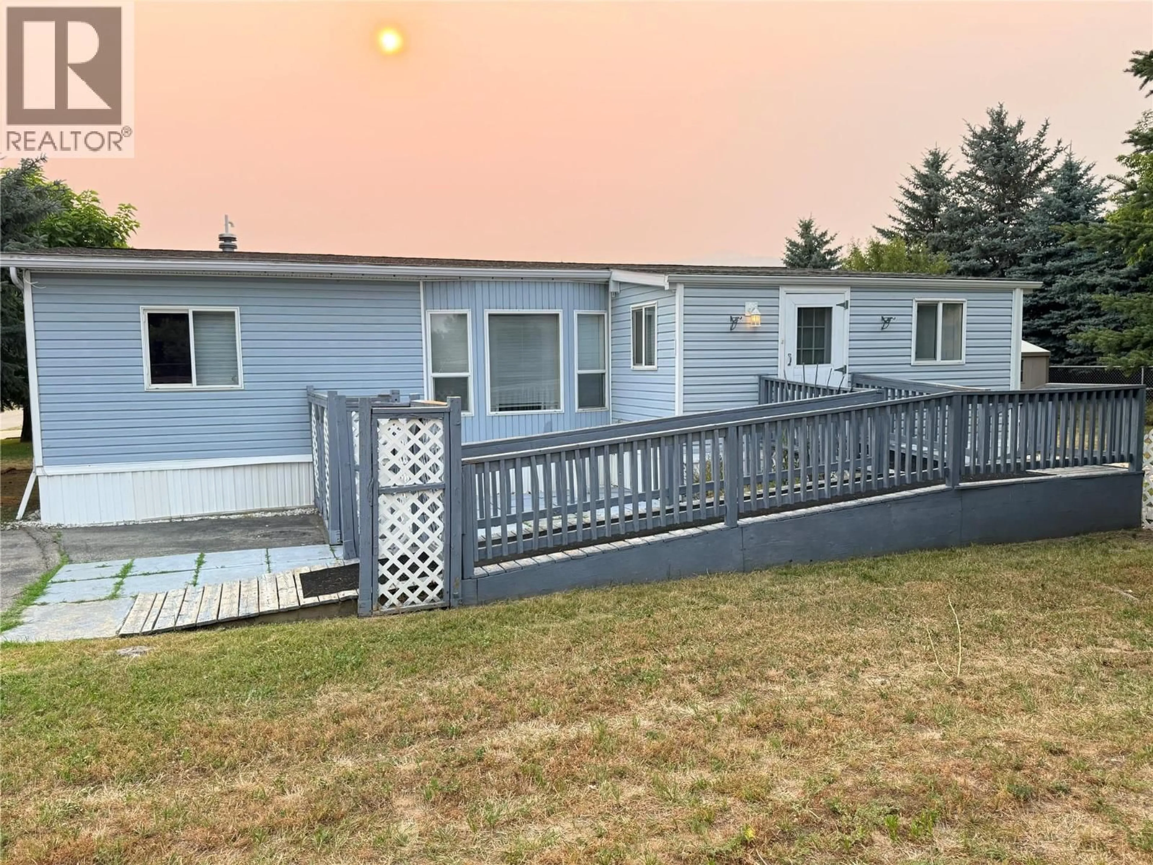 A pic from outside/outdoor area/front of a property/back of a property/a pic from drone, unknown for 10 - 7225 BOUNDARY DRIVE, Grand Forks British Columbia V0H1H0