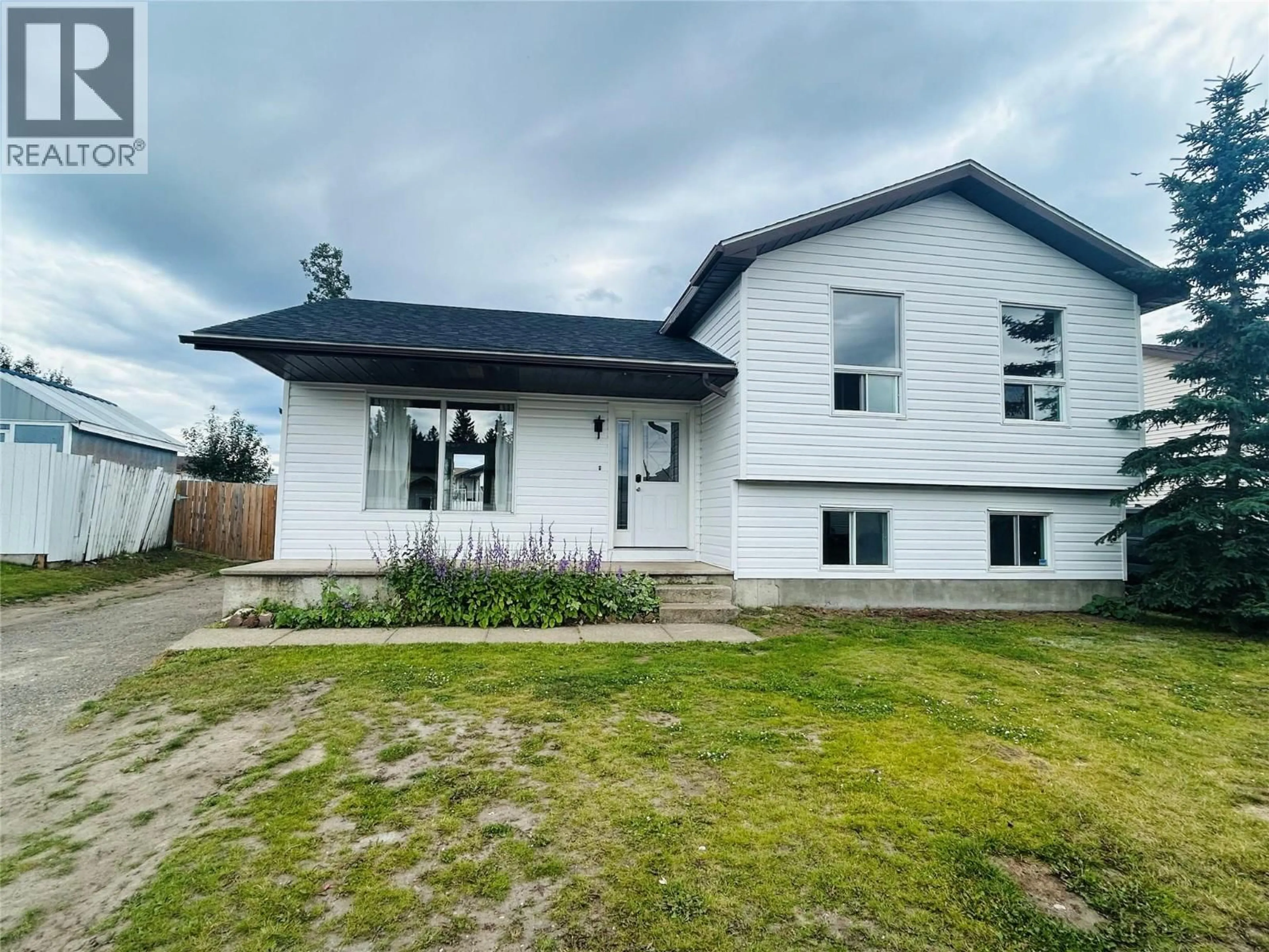 A pic from outside/outdoor area/front of a property/back of a property/a pic from drone, unknown for 156 VALLEYVIEW CRESCENT, Tumbler Ridge British Columbia V0C2W0
