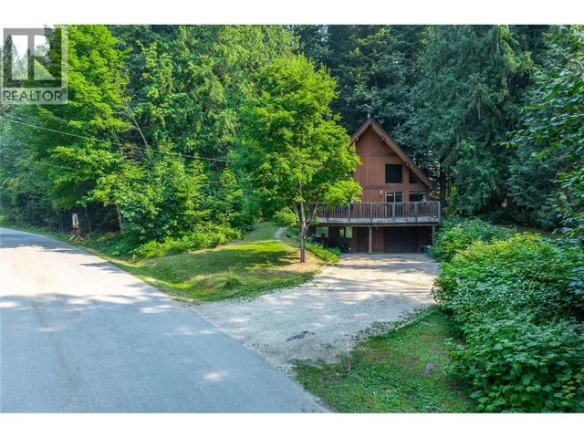 3014 MCINNES ROAD, Revelstoke 5