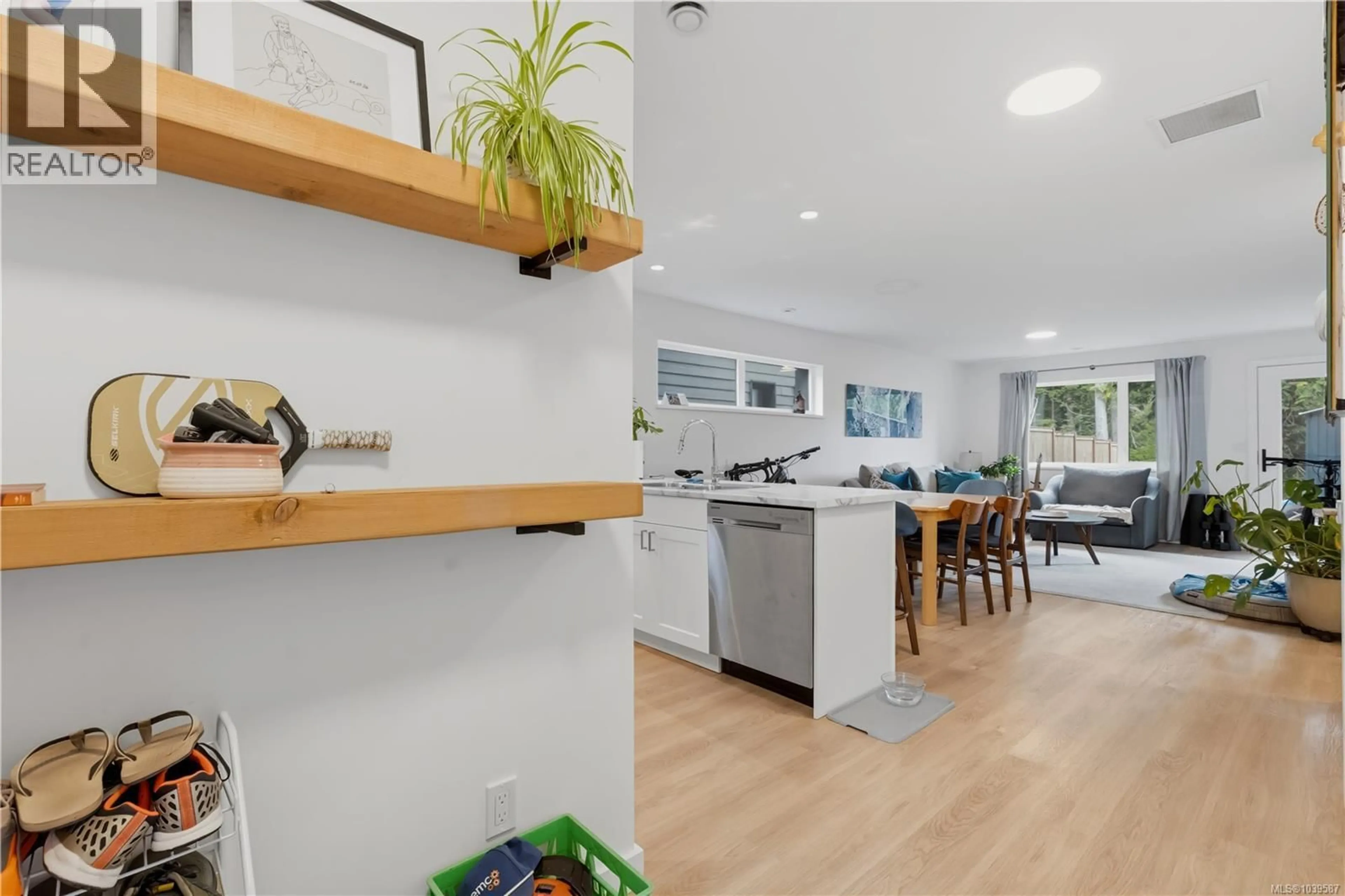 Open concept kitchen, wood/laminate floor for 20 - 1782 ST. JACQUES BOULEVARD, Ucluelet British Columbia V0R3A0