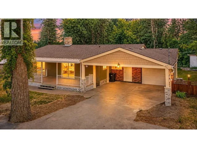 3585 WARNER AVENUE, Armstrong 3
