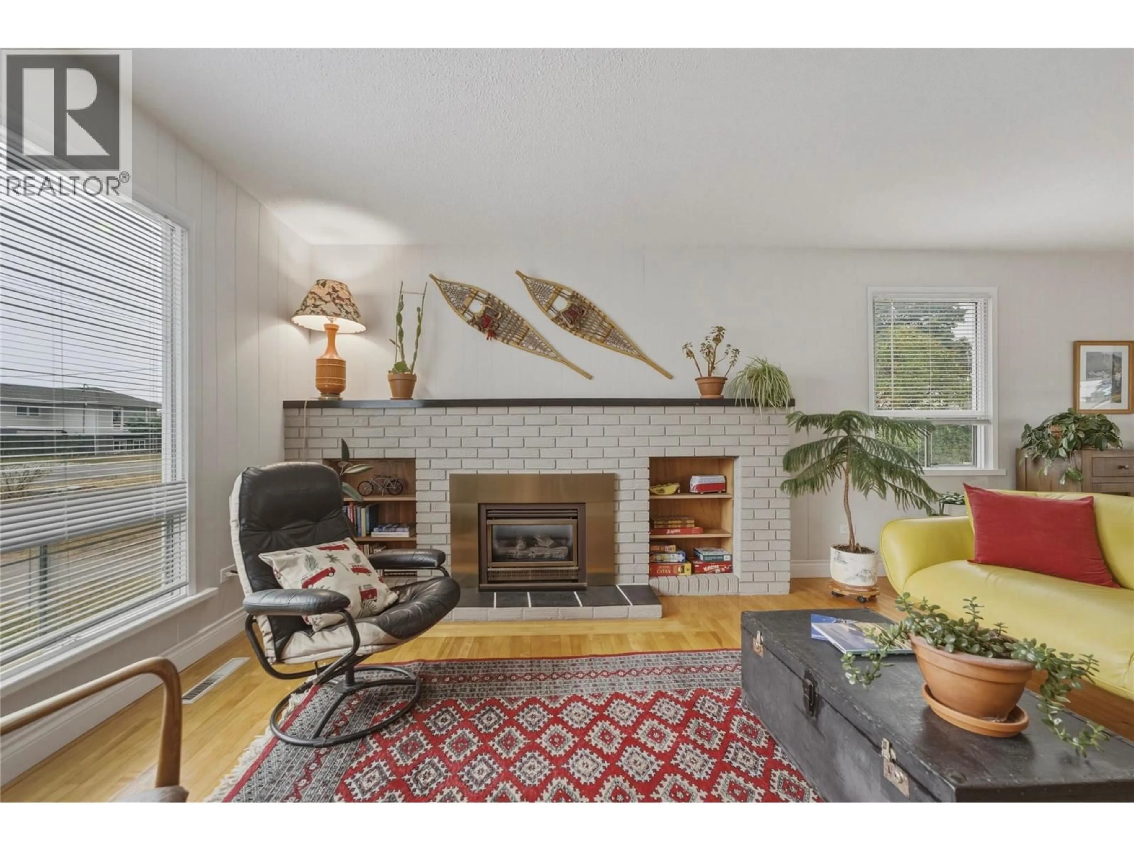 Living room with furniture, unknown for 2903 17 STREET, Vernon British Columbia V1T3Y7