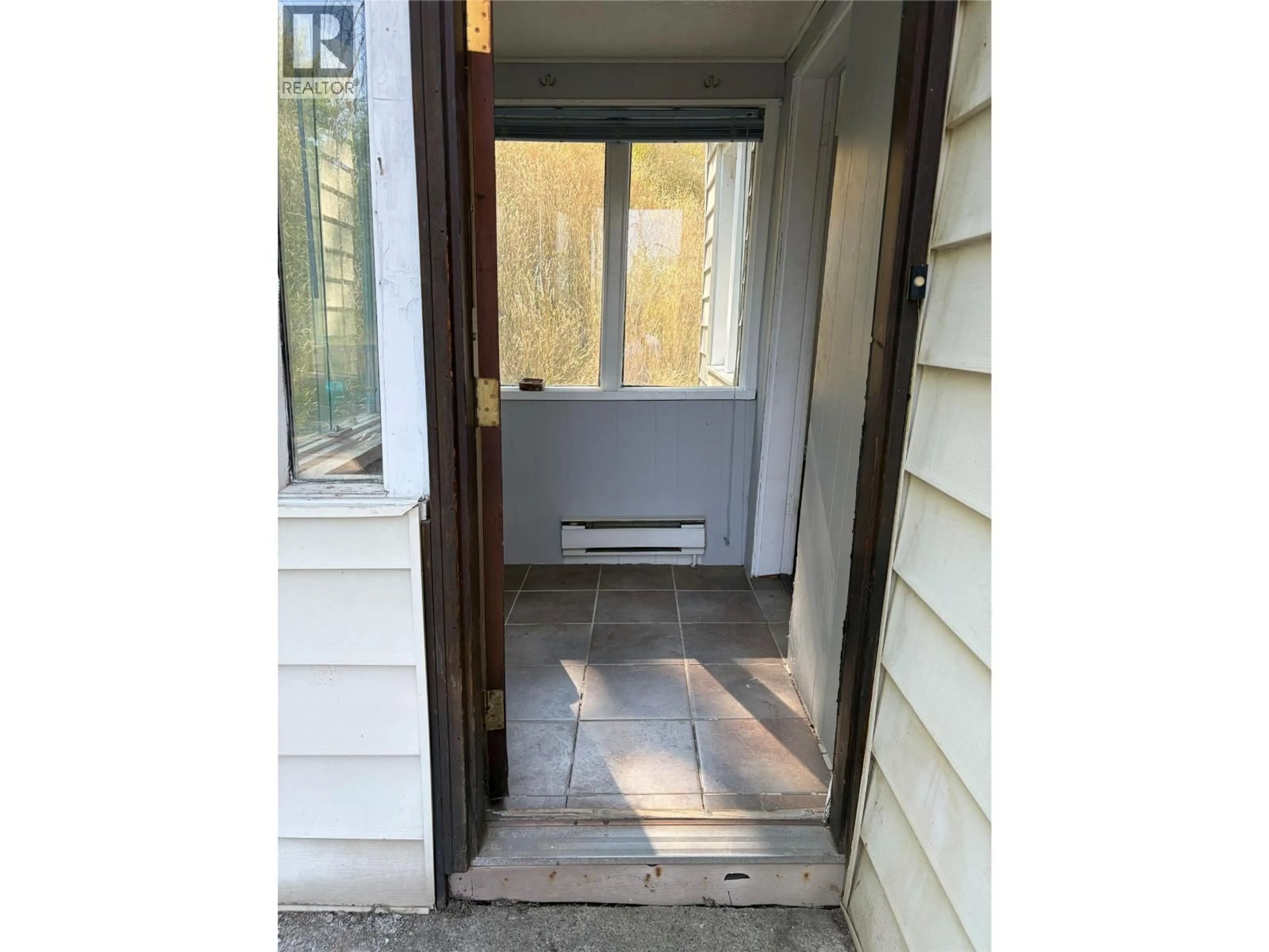 Indoor entryway for 626 HENDRY STREET, Trail British Columbia V1R3J3