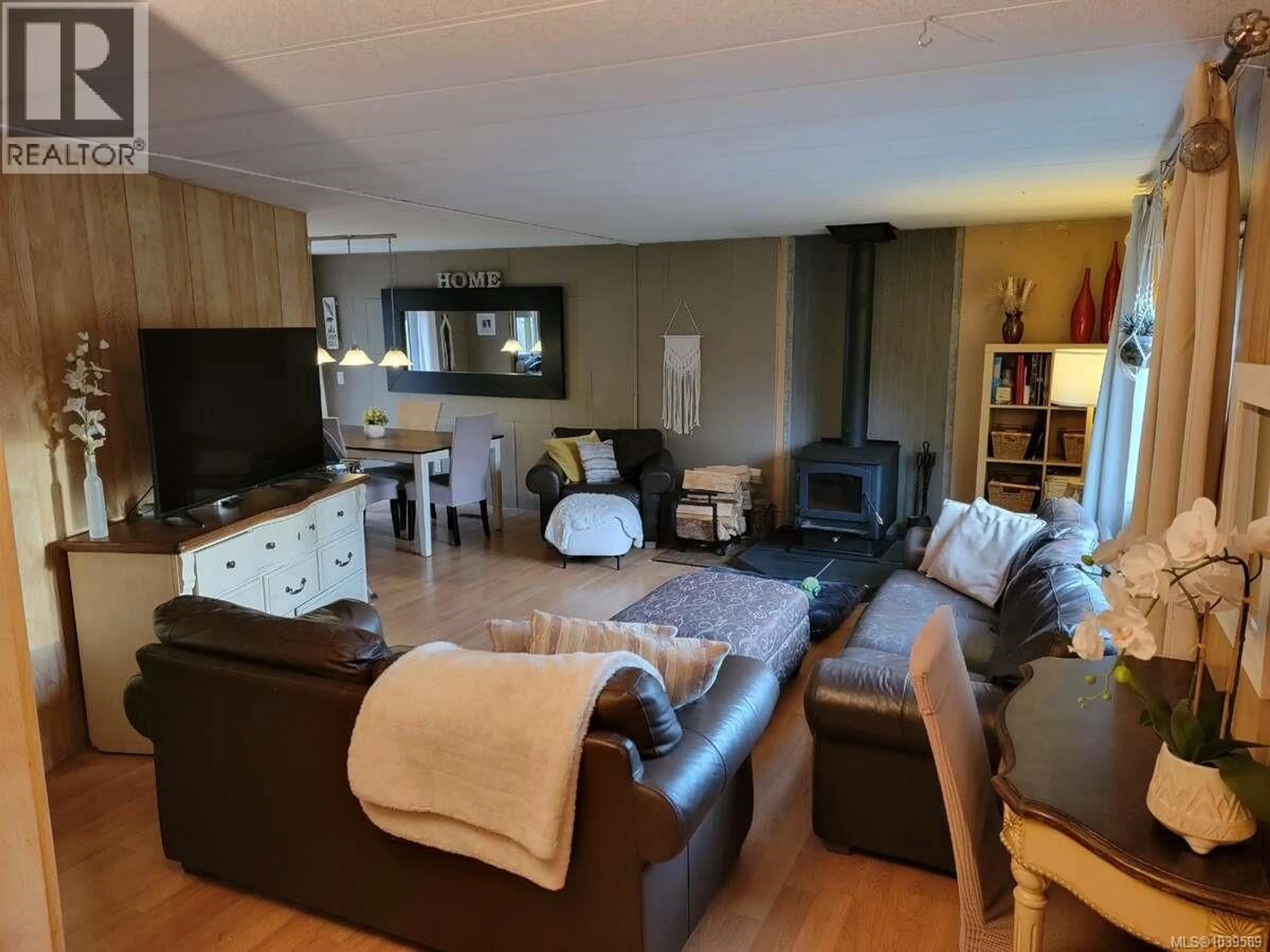 Living room with furniture, wood/laminate floor for 2314 GOULD ROAD WEST, Nanaimo British Columbia V9X1J7