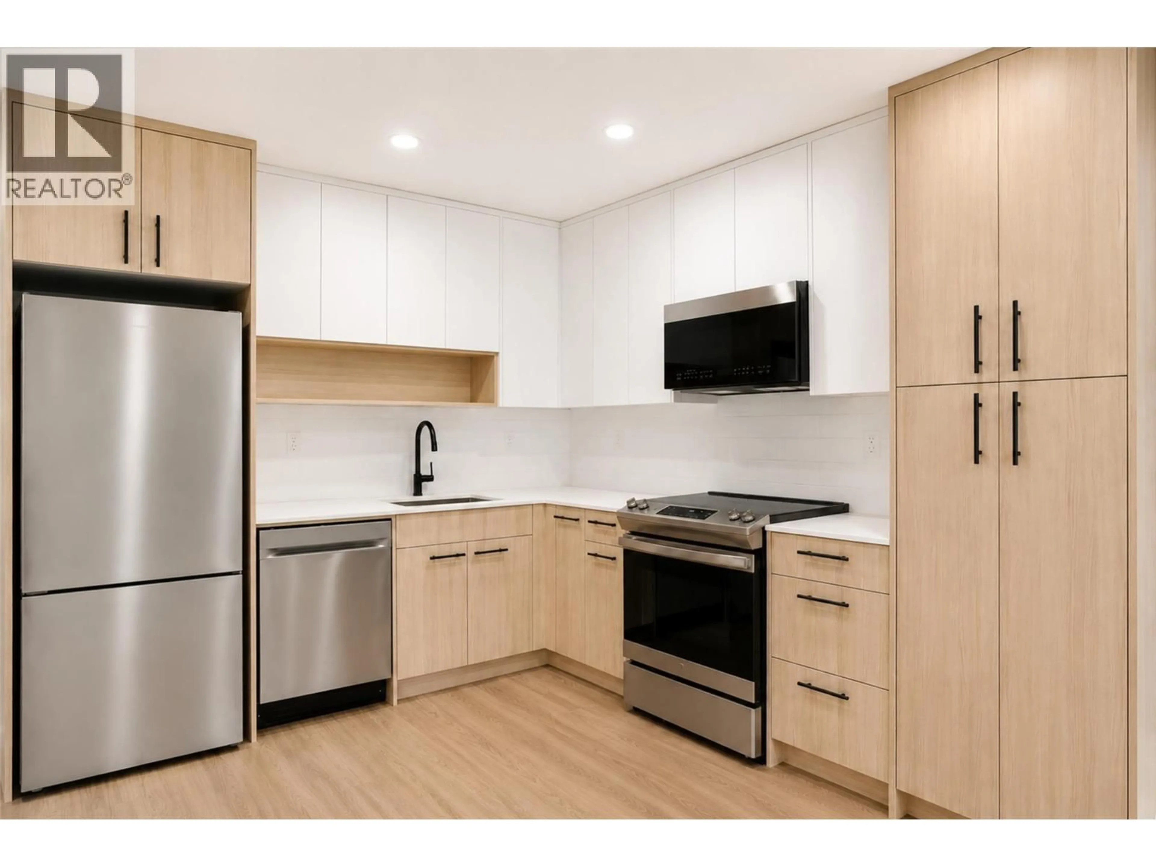 Standard kitchen, wood/laminate floor for 201 - 1380 PRIDHAM AVENUE, Kelowna British Columbia V1Y6B5