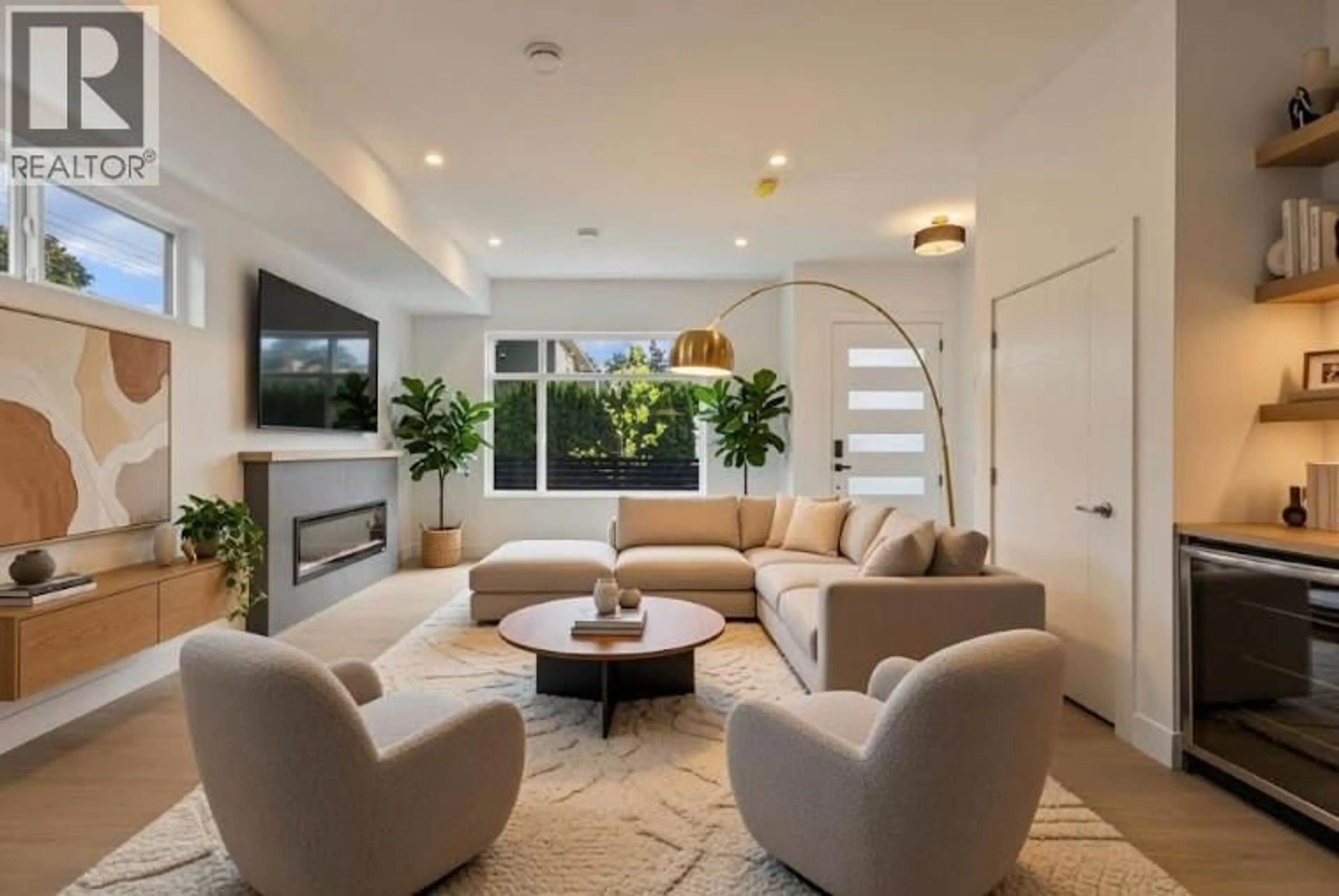 Living room with furniture, unknown for 2 - 662 BIRCH AVENUE, Kelowna British Columbia V1Y3H1