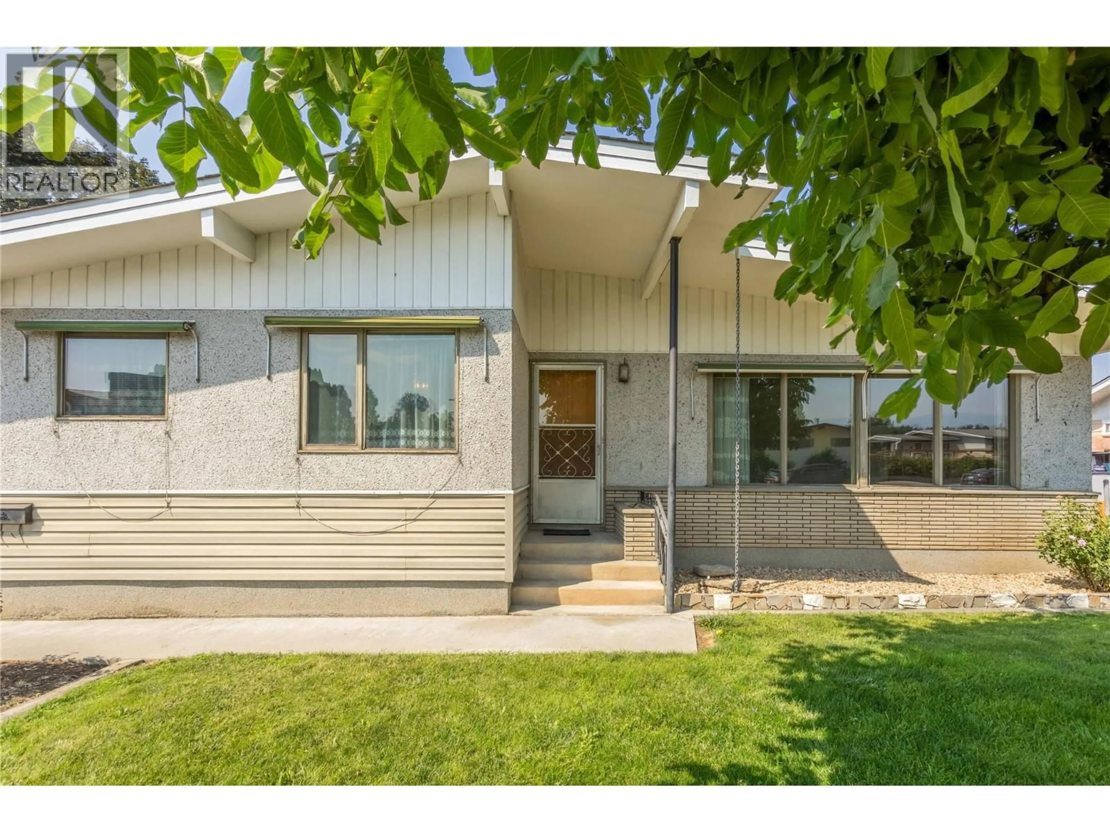 Home with vinyl exterior material, street for 1206 LAWSON AVENUE, Kelowna British Columbia V1Y6T9