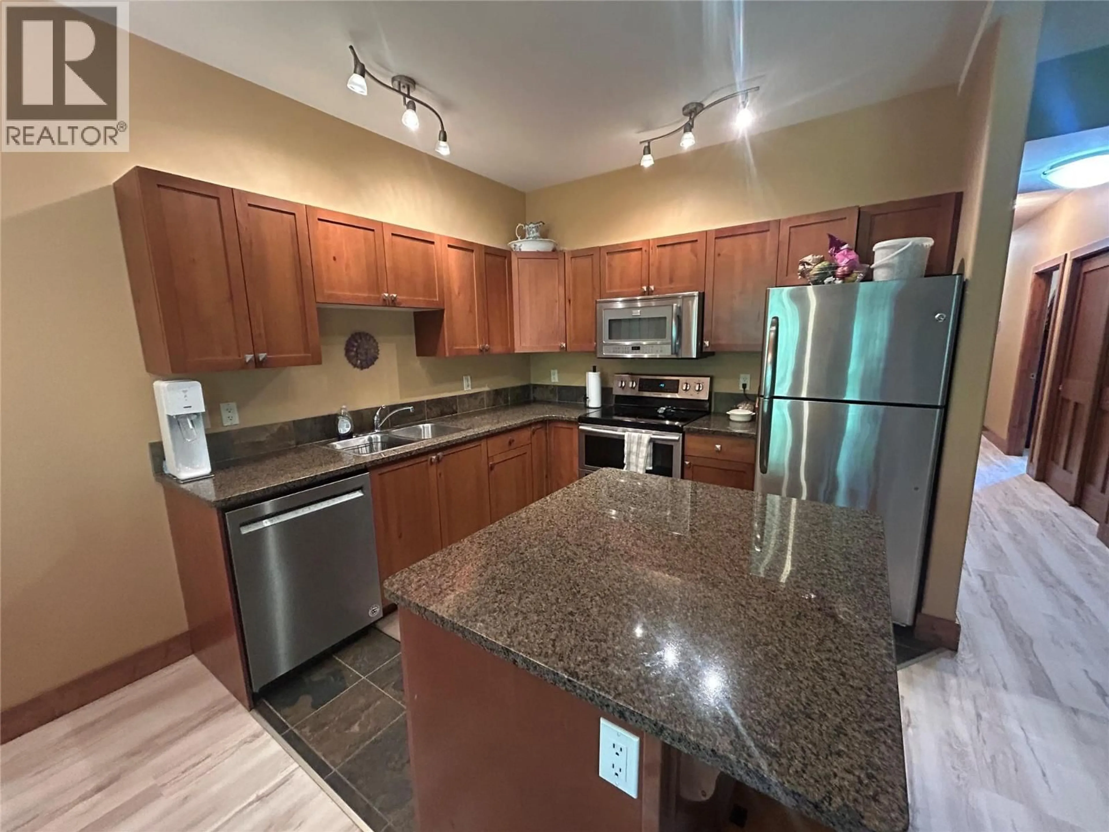 Standard kitchen, unknown for 24 - 895 DOGWOOD DRIVE, Kimberley British Columbia V1A2Y9