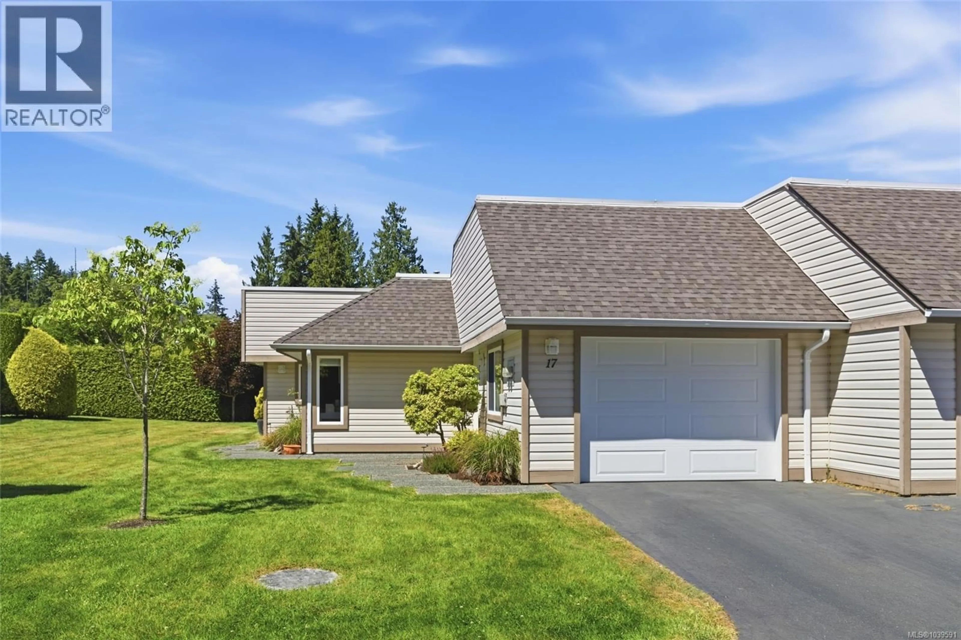 Home with vinyl exterior material, street for 17 - 460 SCHLEY PLACE, Qualicum Beach British Columbia V9K2M4
