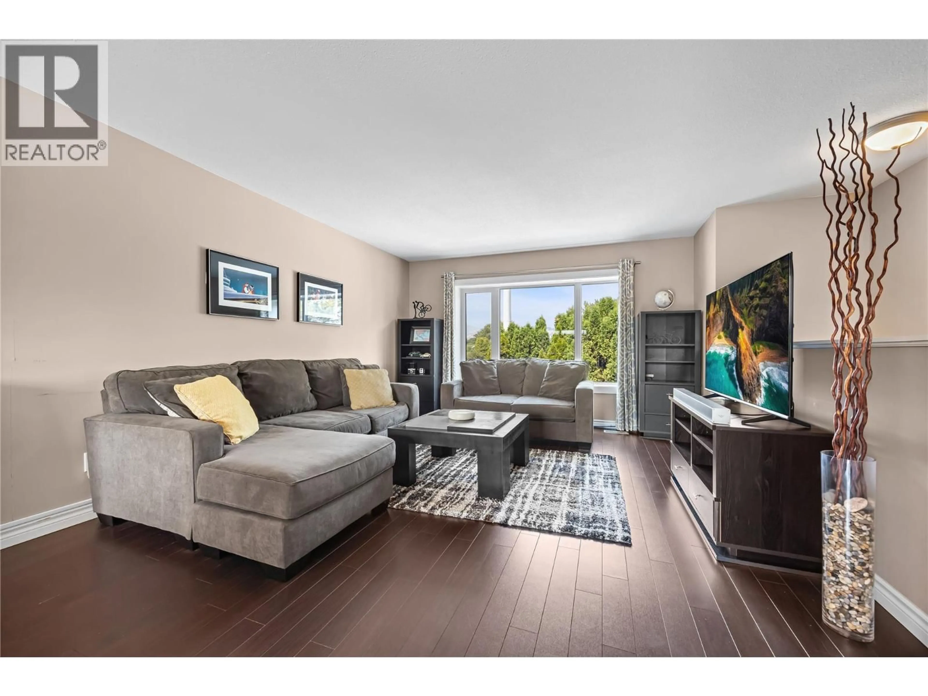Living room with furniture, wood/laminate floor for 1409 SPRINGFIELD ROAD, Kelowna British Columbia V1Y5V2