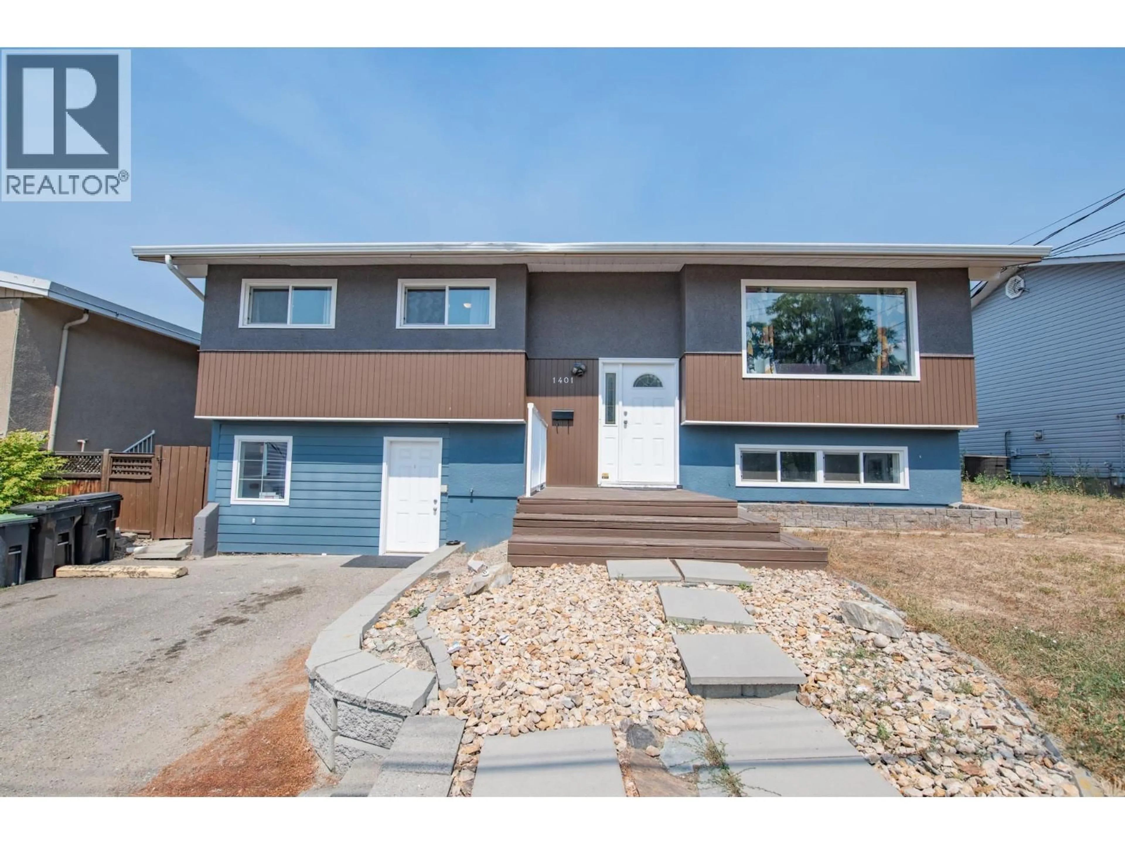 Home with vinyl exterior material, street for 1401 29 AVENUE, Vernon British Columbia V1T1Y4