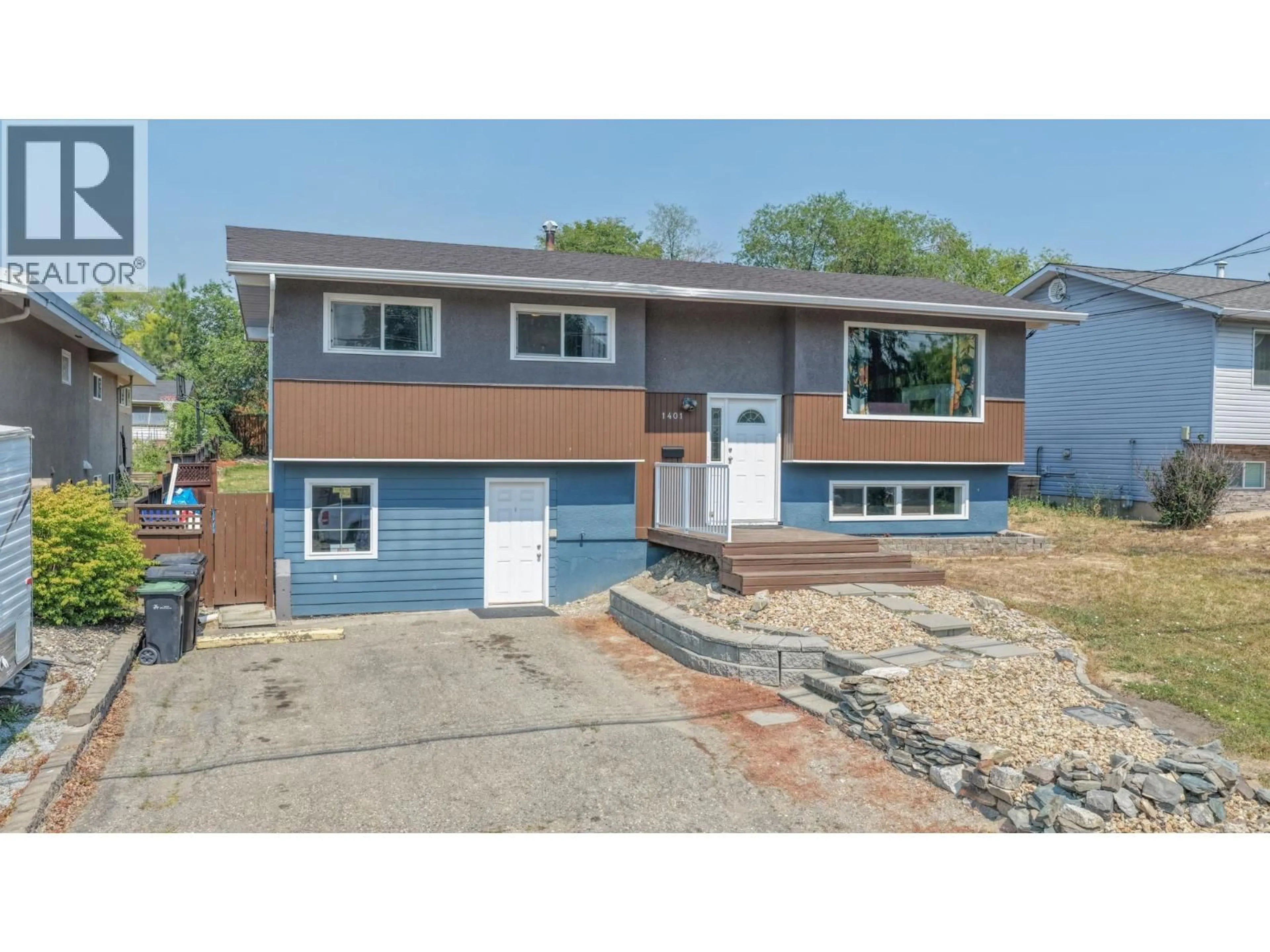 Home with vinyl exterior material, street for 1401 29 AVENUE, Vernon British Columbia V1T1Y4