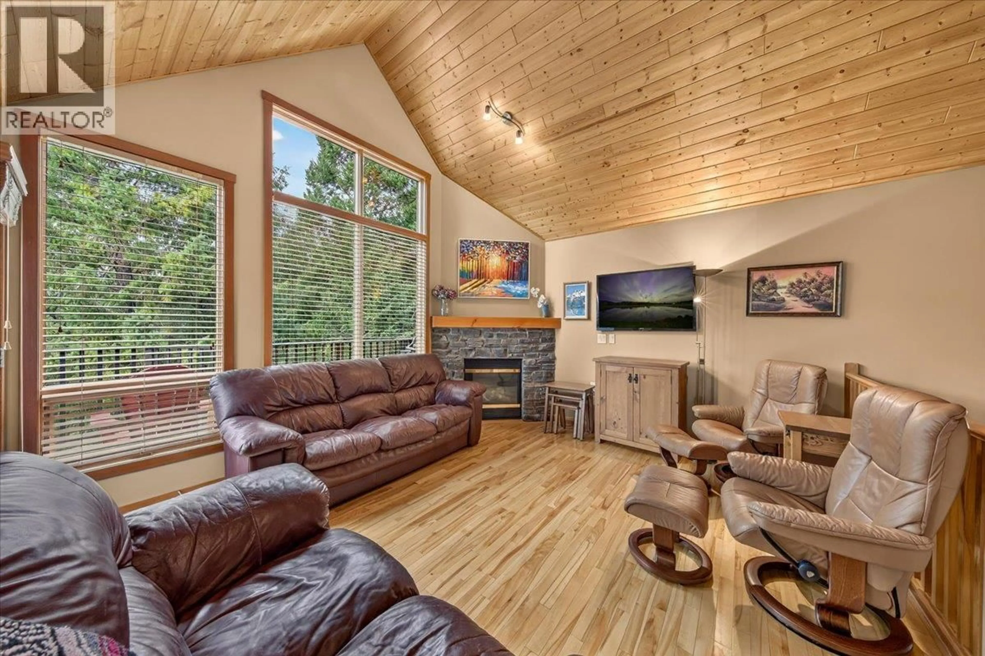 Living room with furniture, unknown for 17 - 925 LAKEVIEW MEADOWS OTHER, Windermere British Columbia V0A1K3