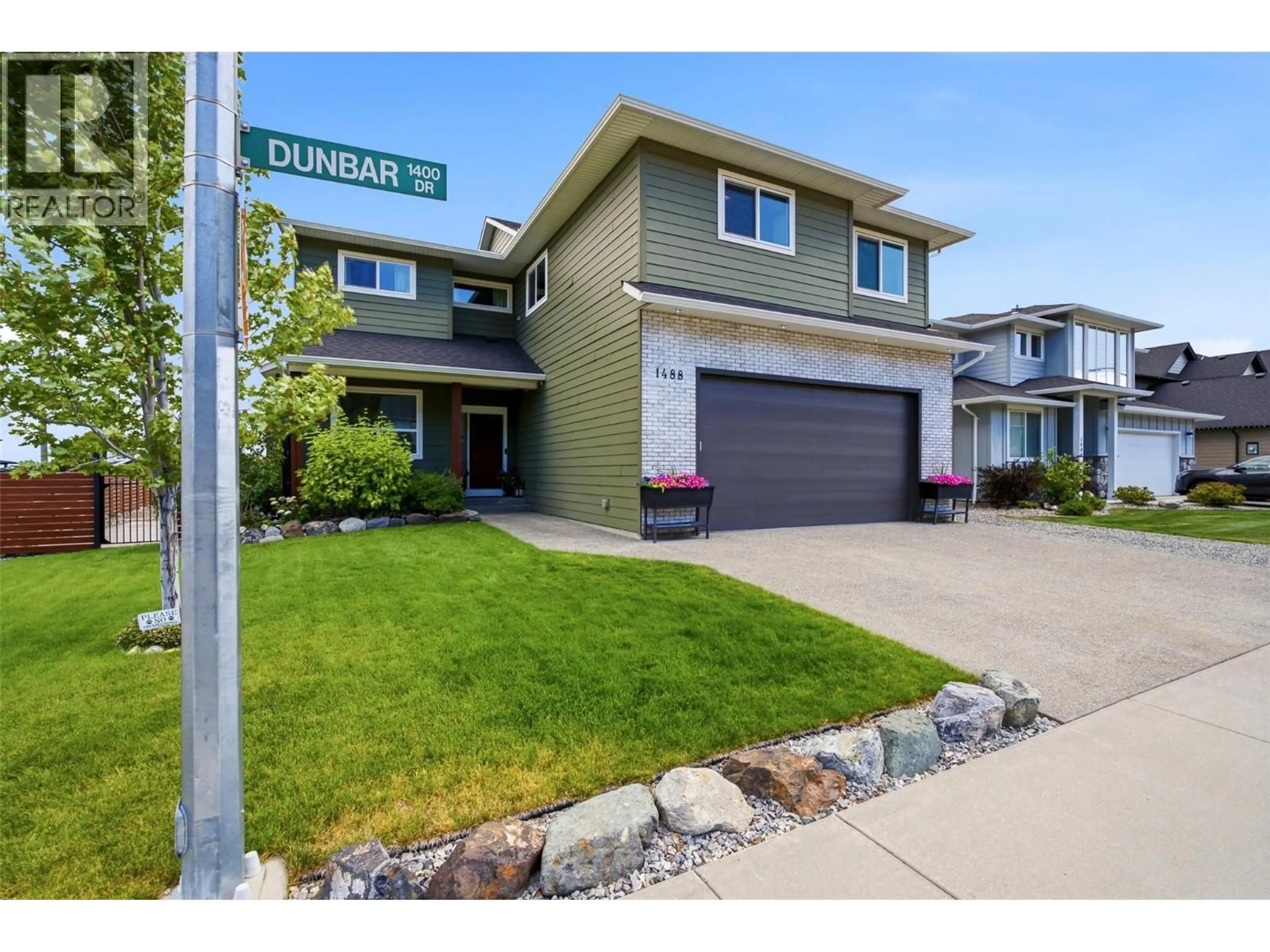 Home with vinyl exterior material, street for 1488 DUNBAR DRIVE, Kamloops British Columbia V1S0C6