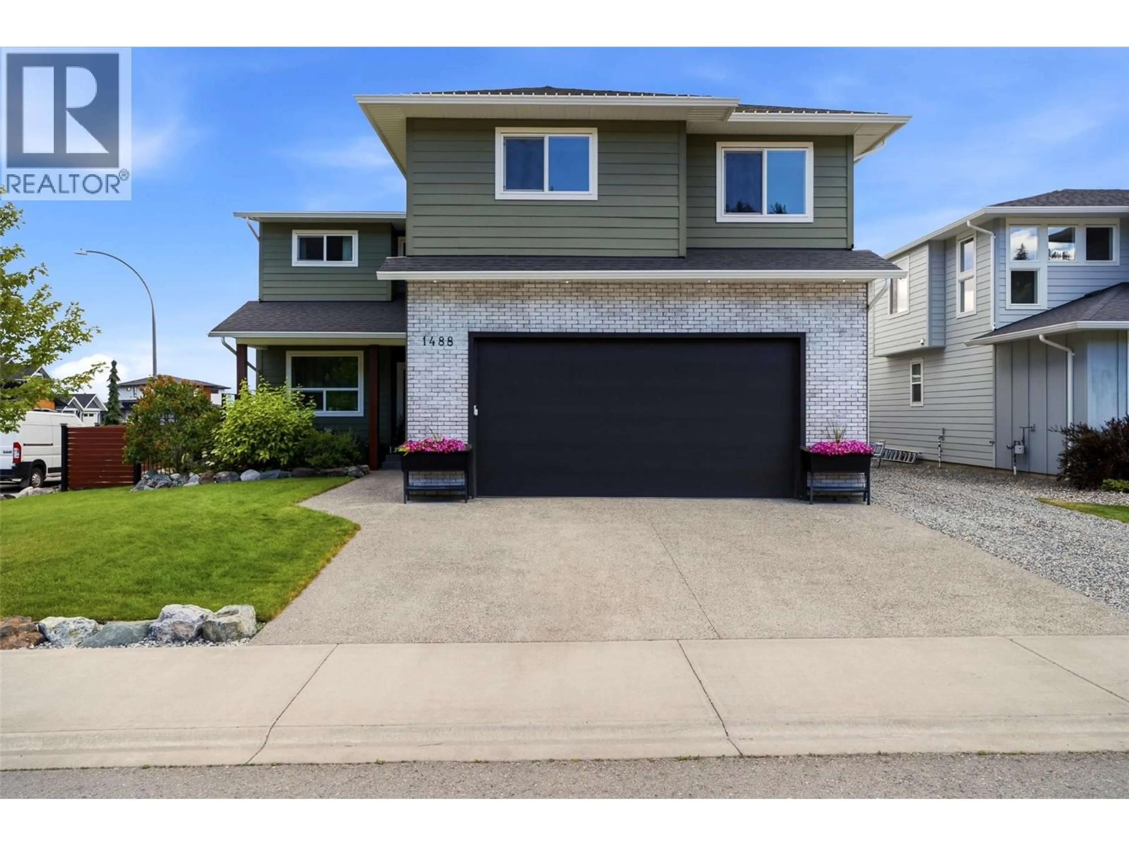 Home with vinyl exterior material, street for 1488 DUNBAR DRIVE, Kamloops British Columbia V1S0C6