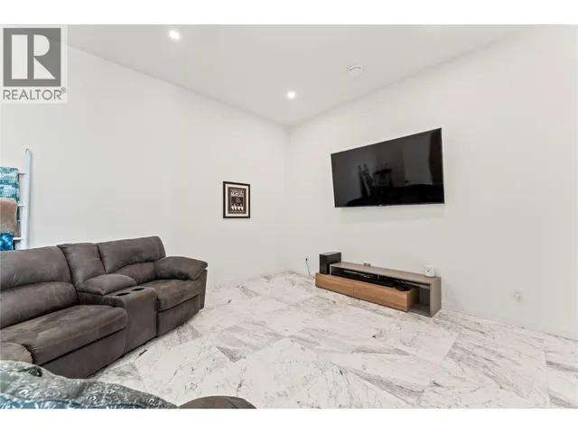 9815 BEACON HILL CRESCENT, Lake Country 5