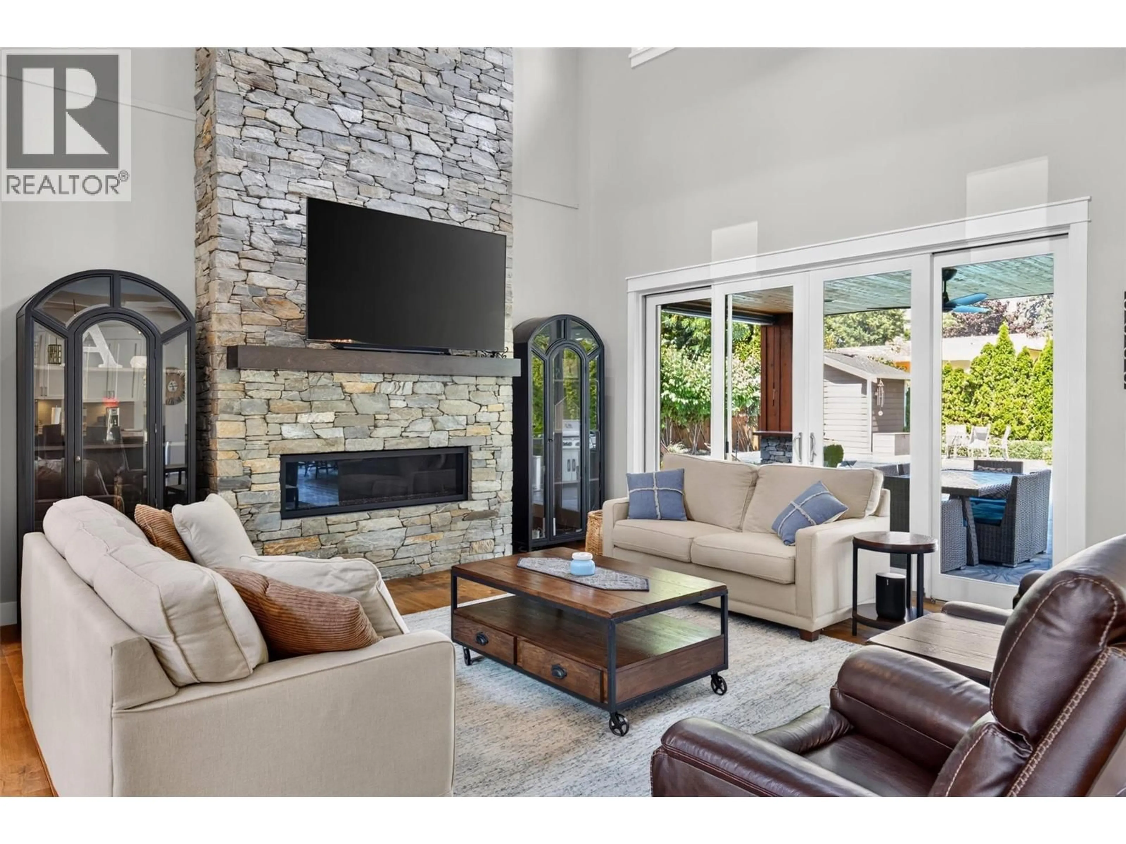 Living room with furniture, unknown for 438 FARRIS ROAD, Kelowna British Columbia V1W1M9
