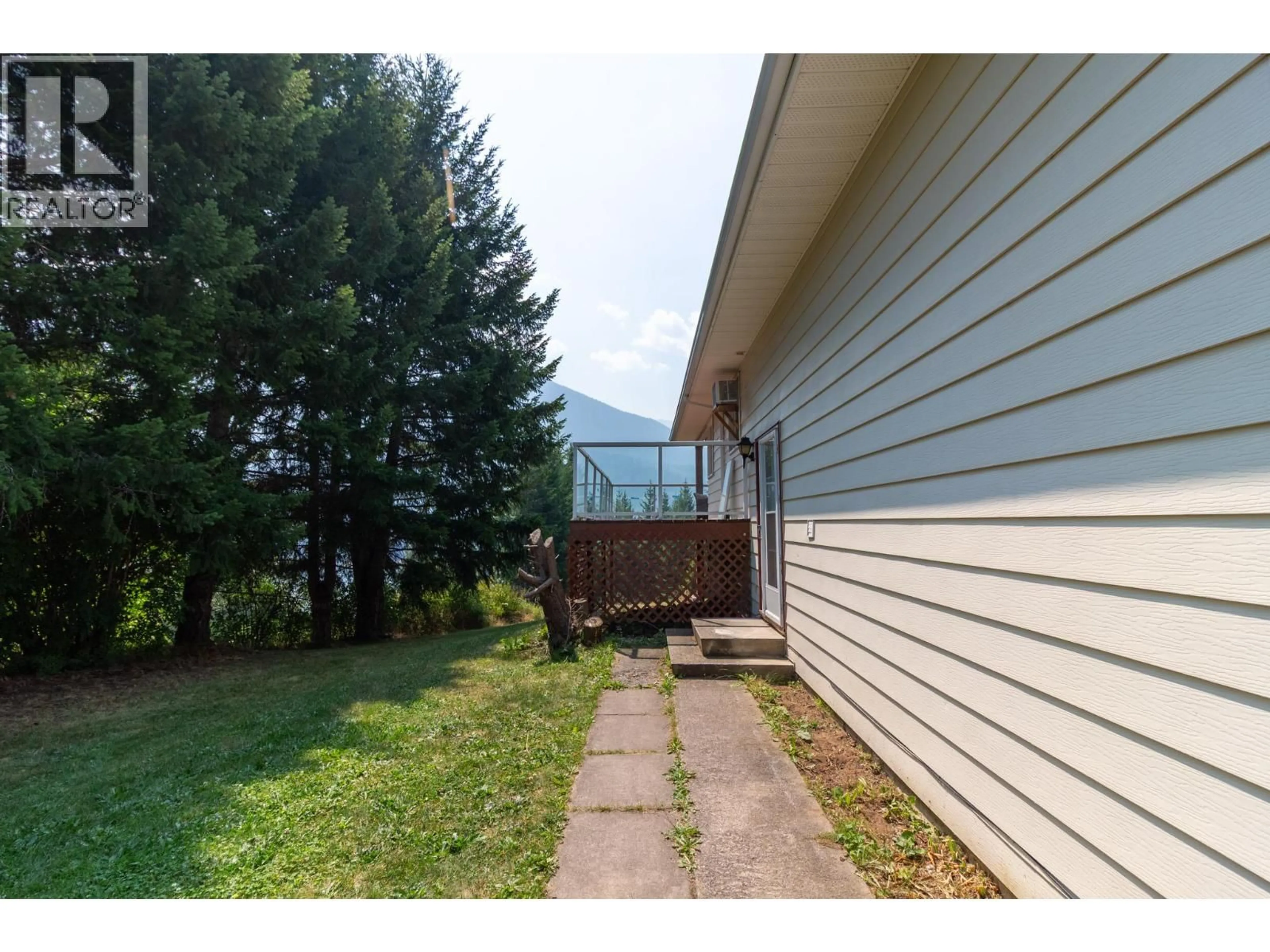 Patio, water/lake/river/ocean view for 7546 UPPER BALFOUR ROAD, Balfour British Columbia V1L7E6