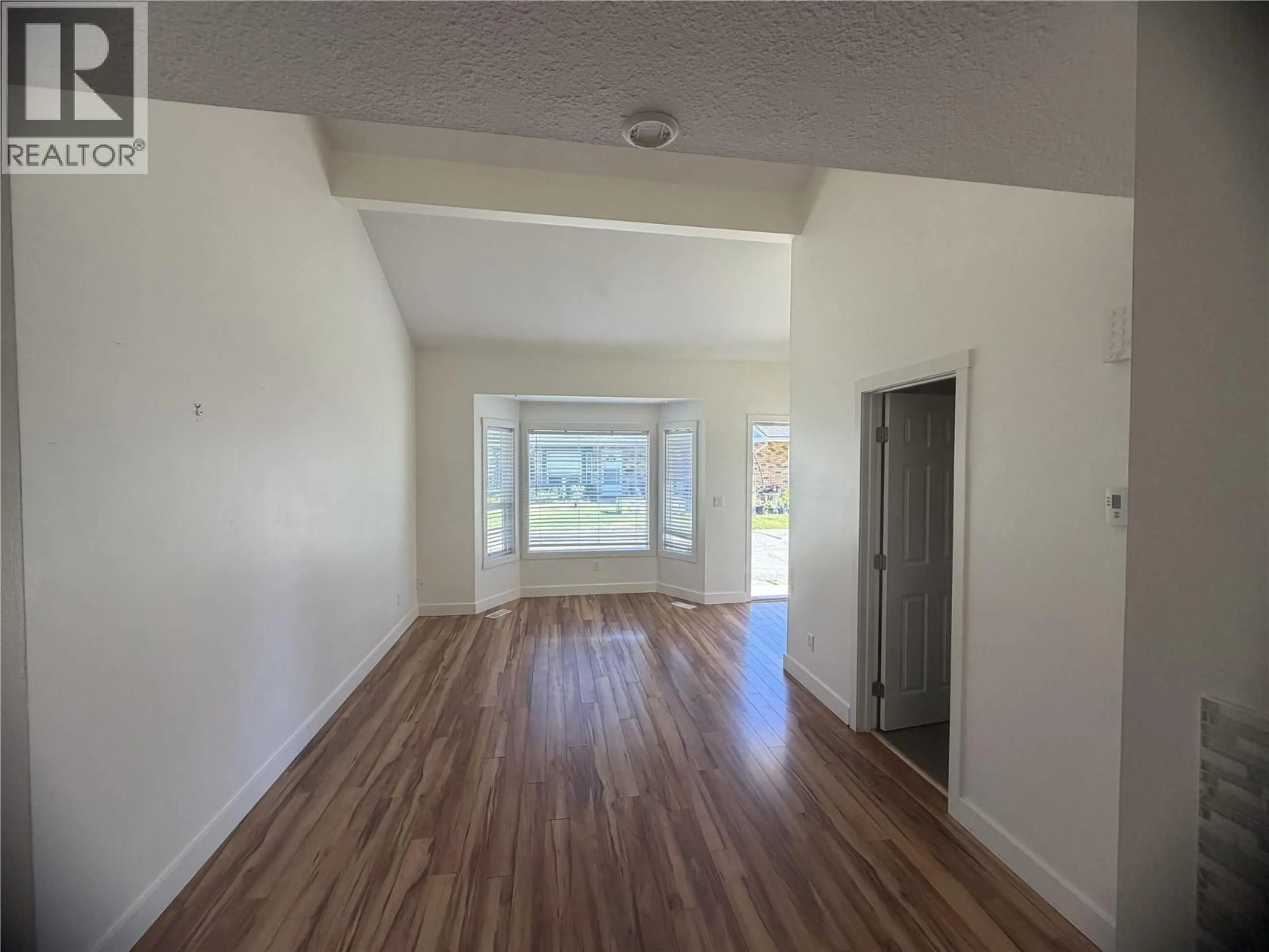 A pic of a room for 304 - 3155 GORDON DRIVE, Kelowna British Columbia V1W3N6