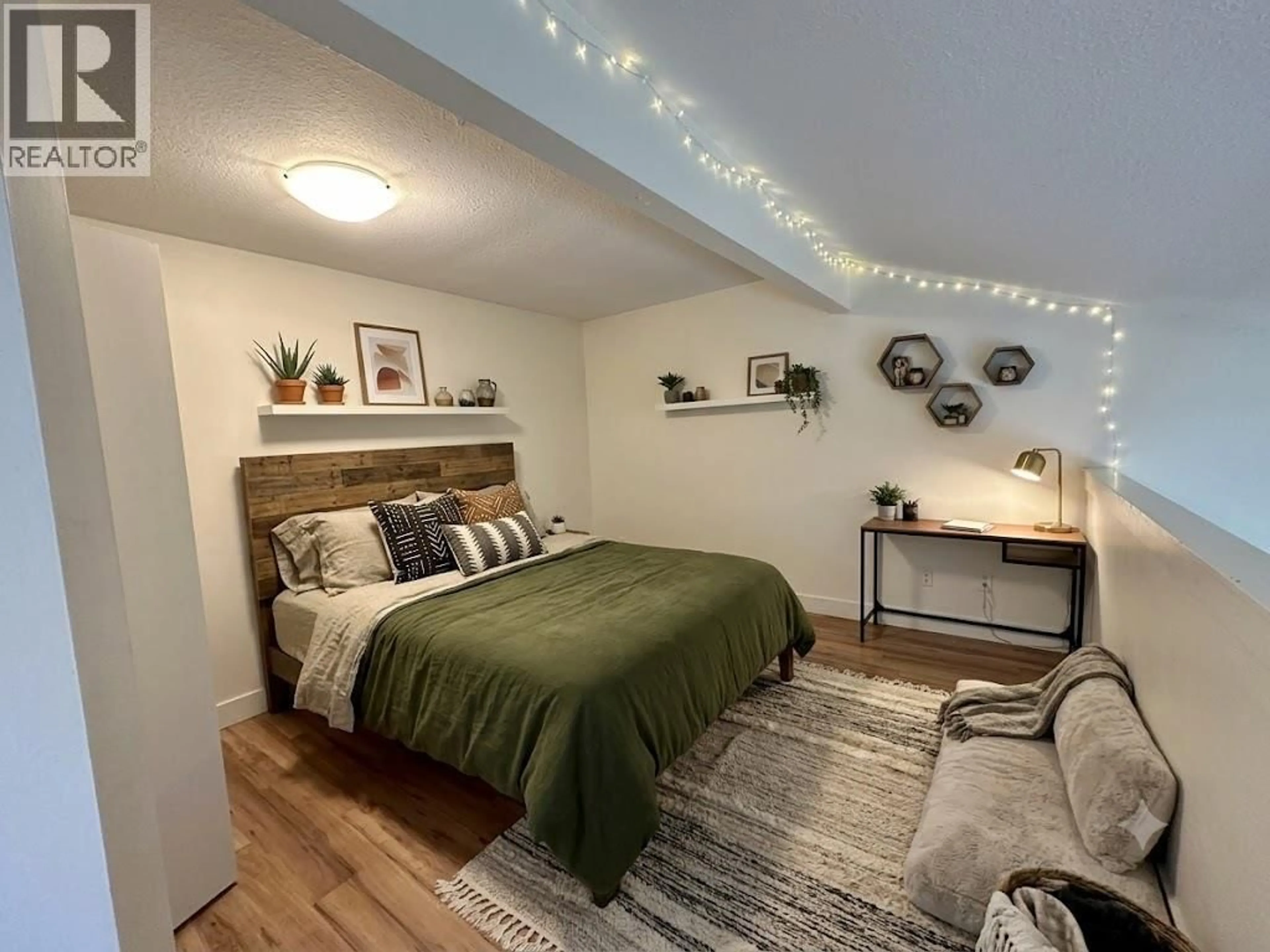 A pic of a room for 304 - 3155 GORDON DRIVE, Kelowna British Columbia V1W3N6
