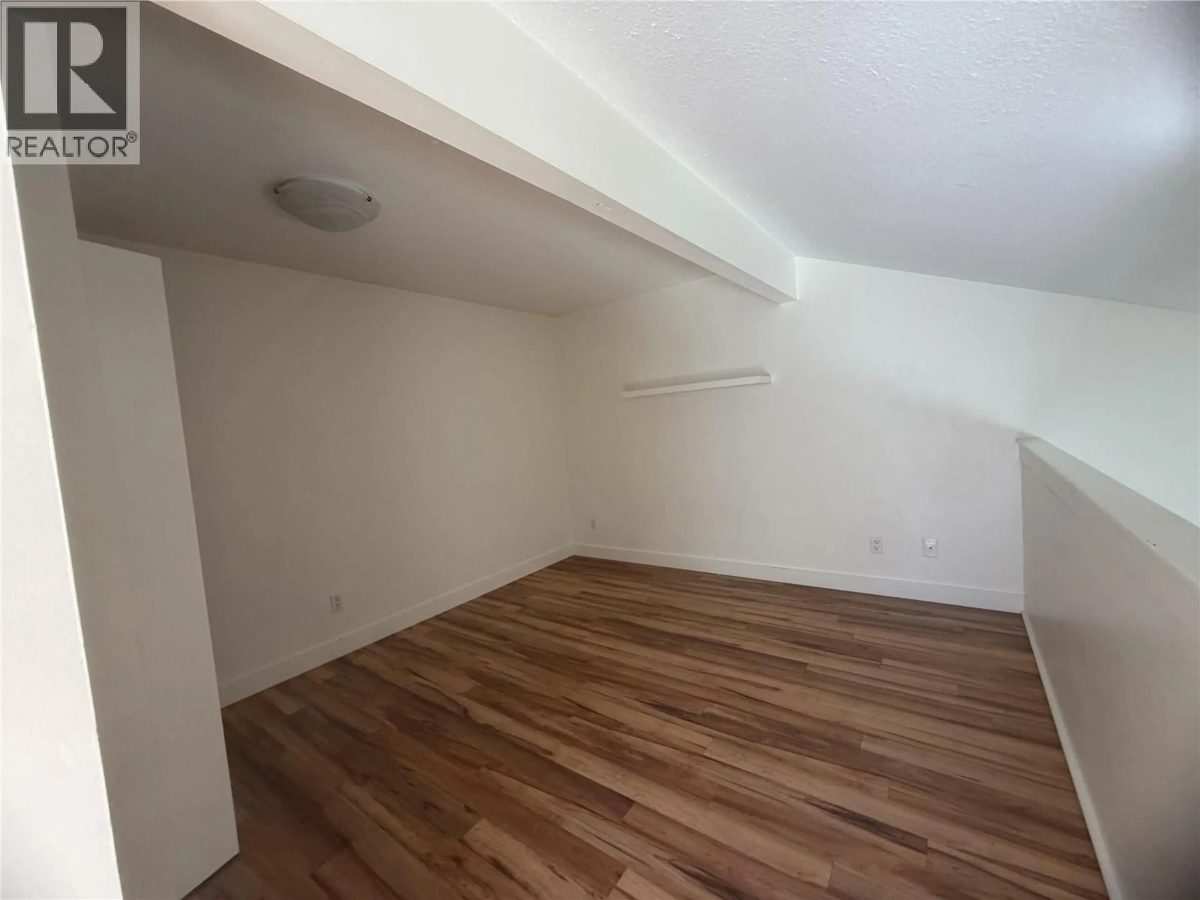 A pic of a room for 304 - 3155 GORDON DRIVE, Kelowna British Columbia V1W3N6