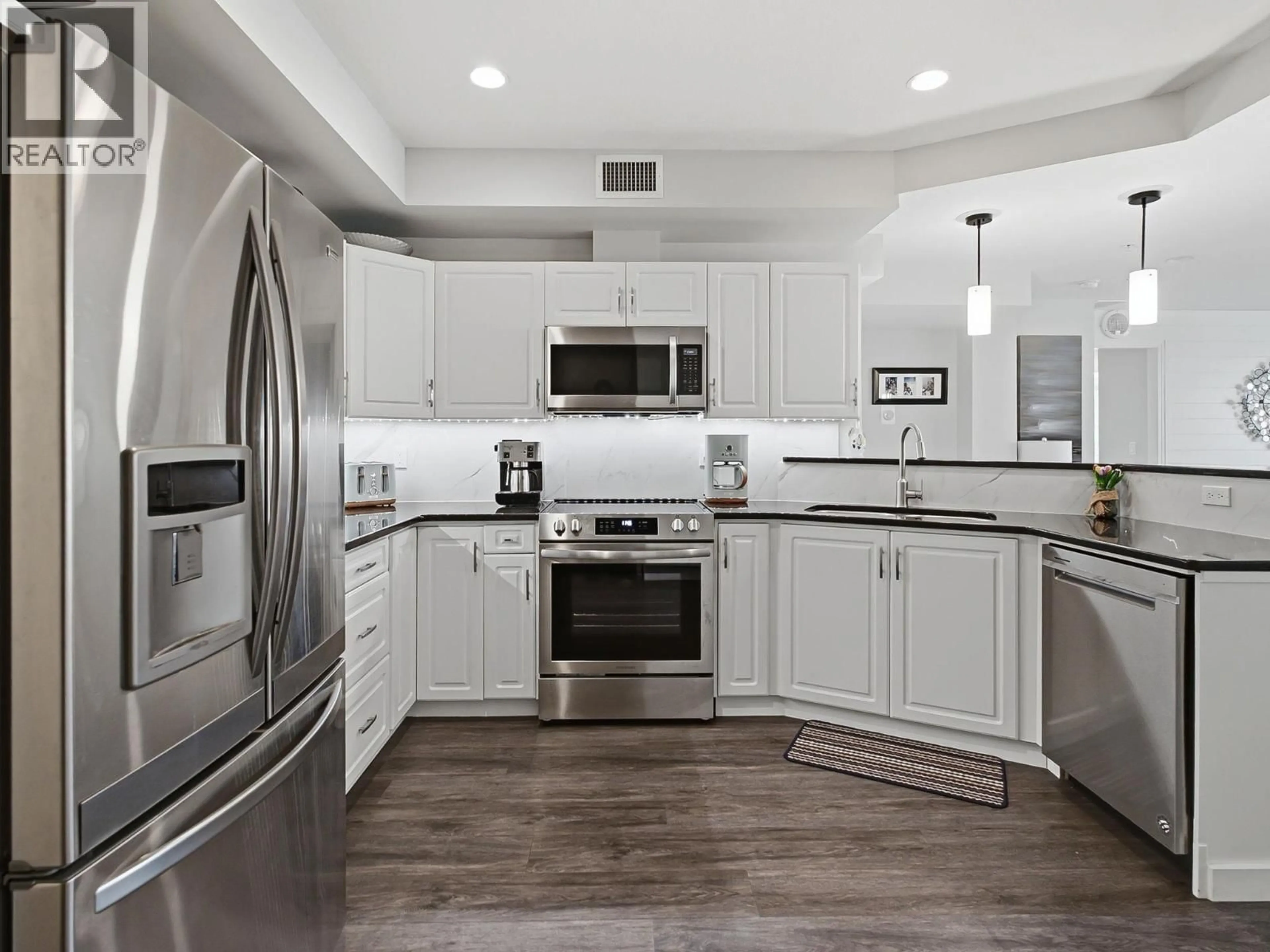 Open concept kitchen, ceramic/tile floor for 242 - 1088 SUNSET DRIVE, Kelowna British Columbia V1Y9W1