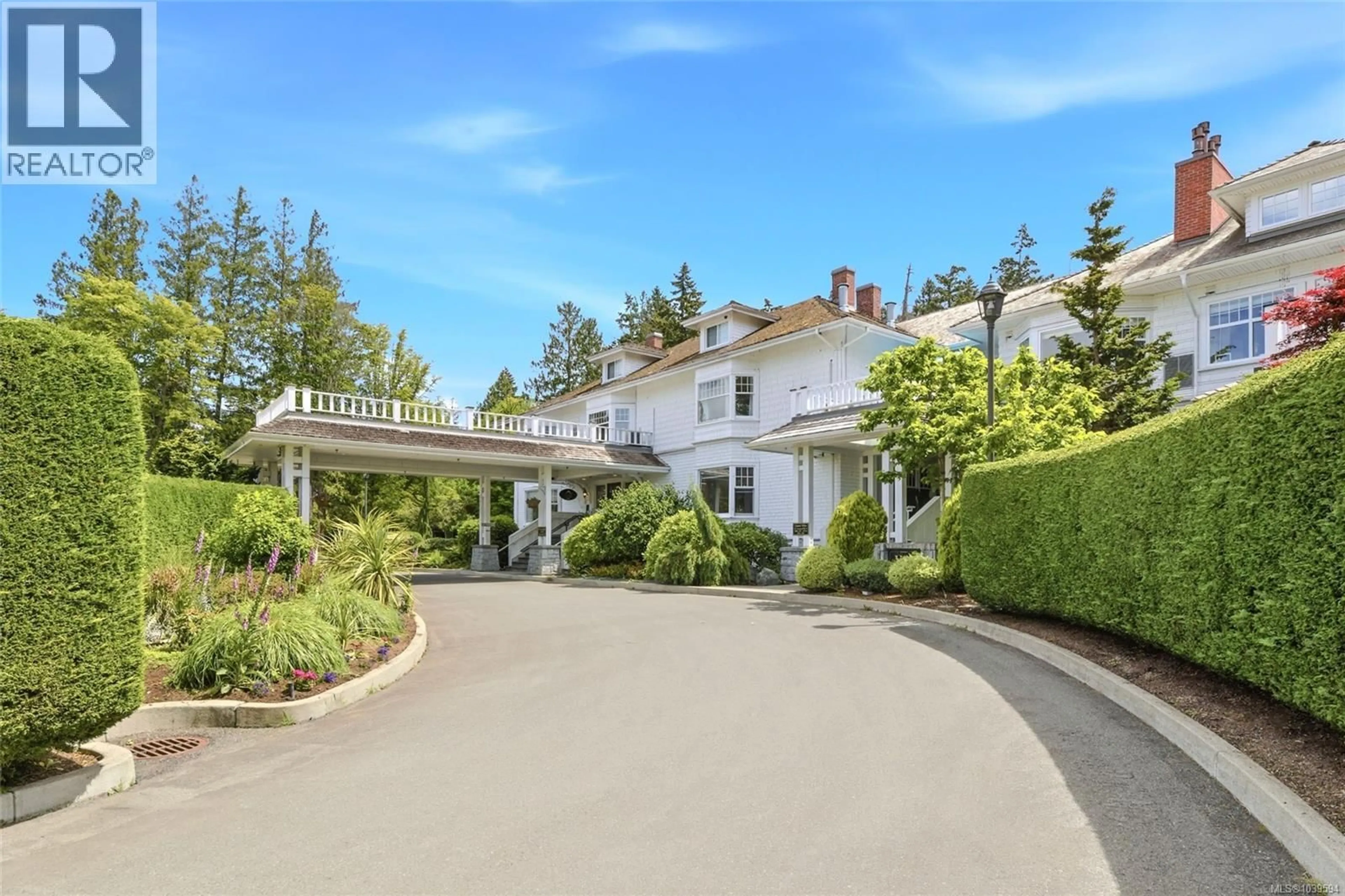 A pic from outside/outdoor area/front of a property/back of a property/a pic from drone, street for 105 - 292 CRESCENT ROAD EAST, Qualicum Beach British Columbia V9K0A5