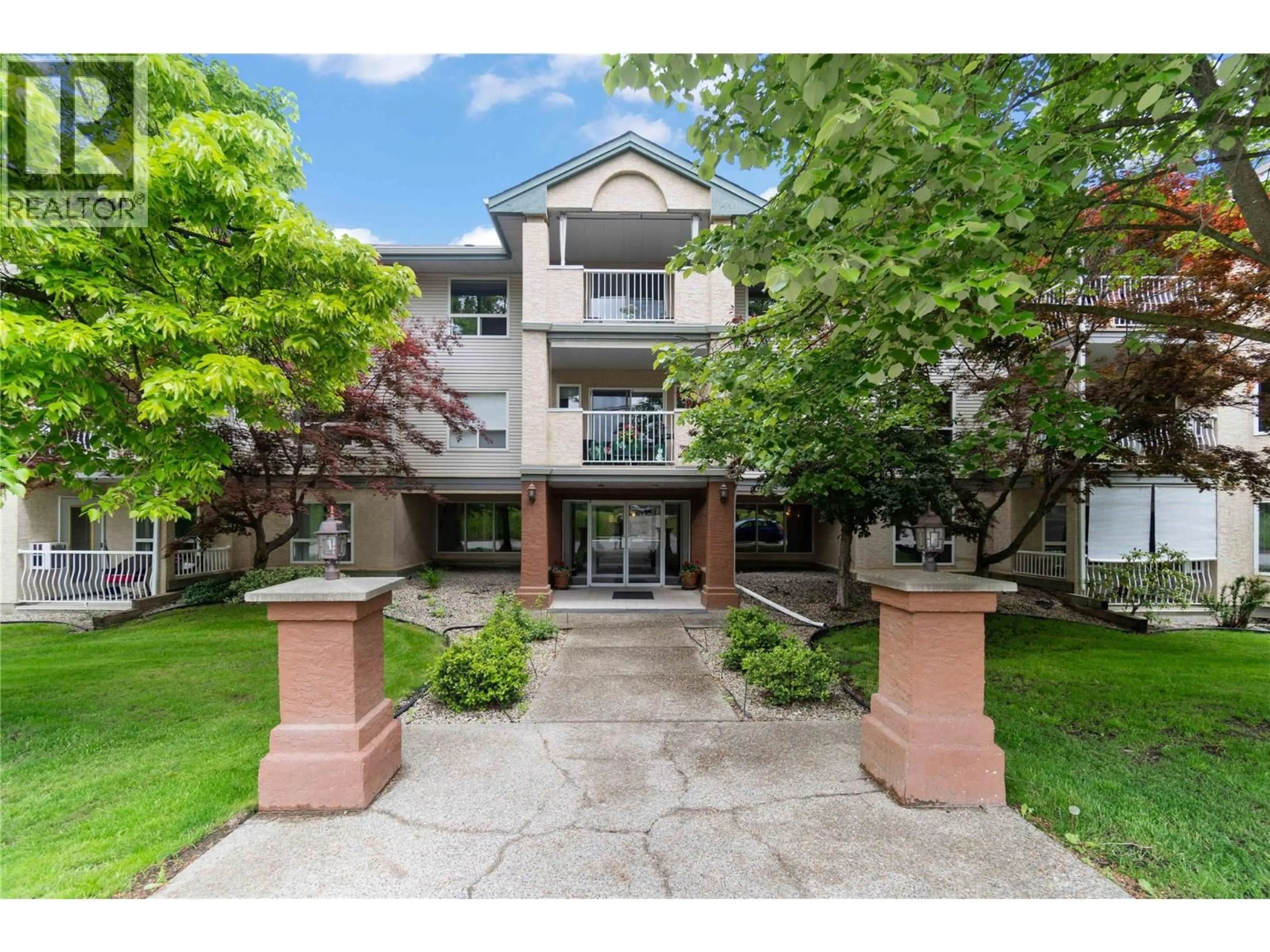 Indoor foyer for 208 - 250 5TH STREET SOUTHEAST, Salmon Arm British Columbia V1E1J8